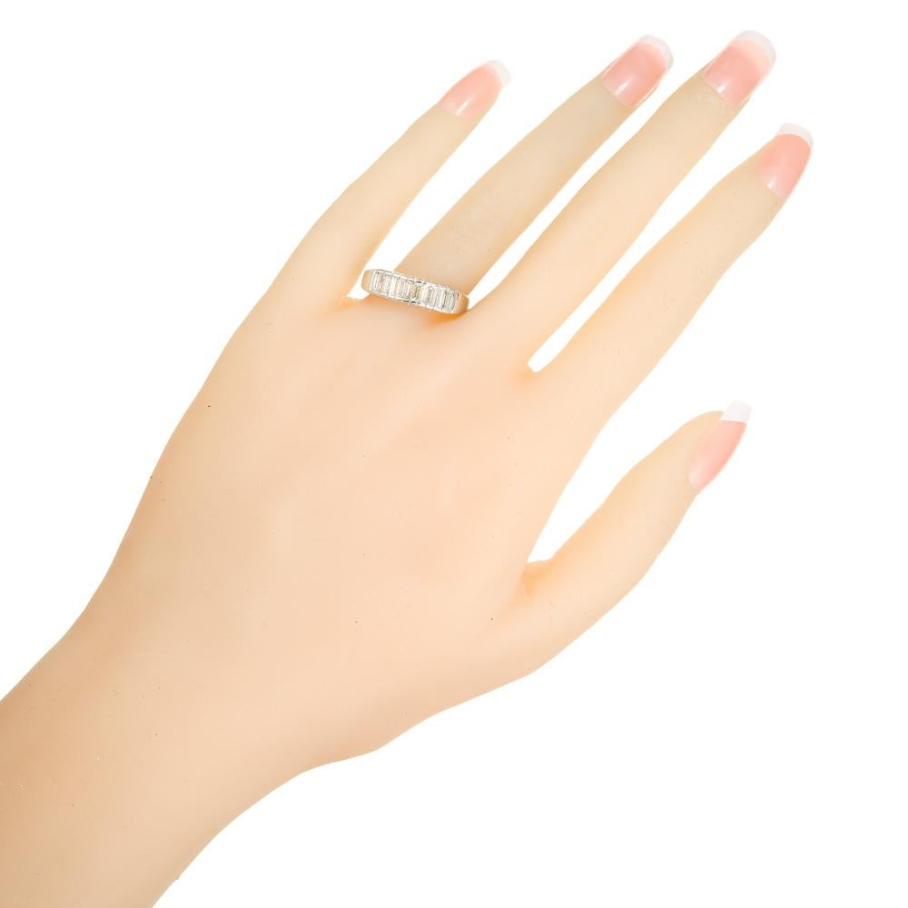 70 Karat Diamant- Baguette-Ring aus Weißgold  im Angebot 2