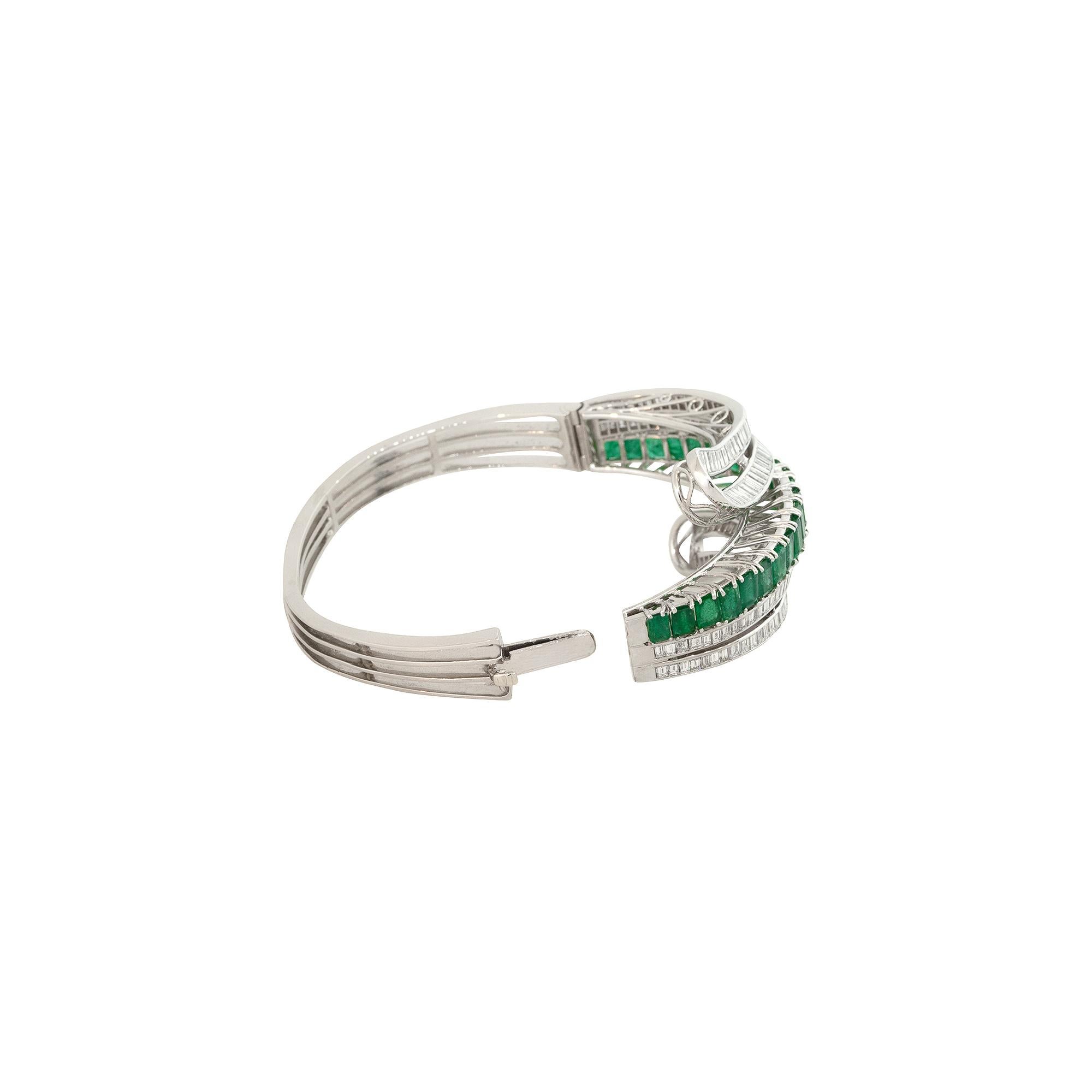 Women's 7.0 Carat Emerald and Diamond Bangle Bracelet 18 Karat in Stock For Sale