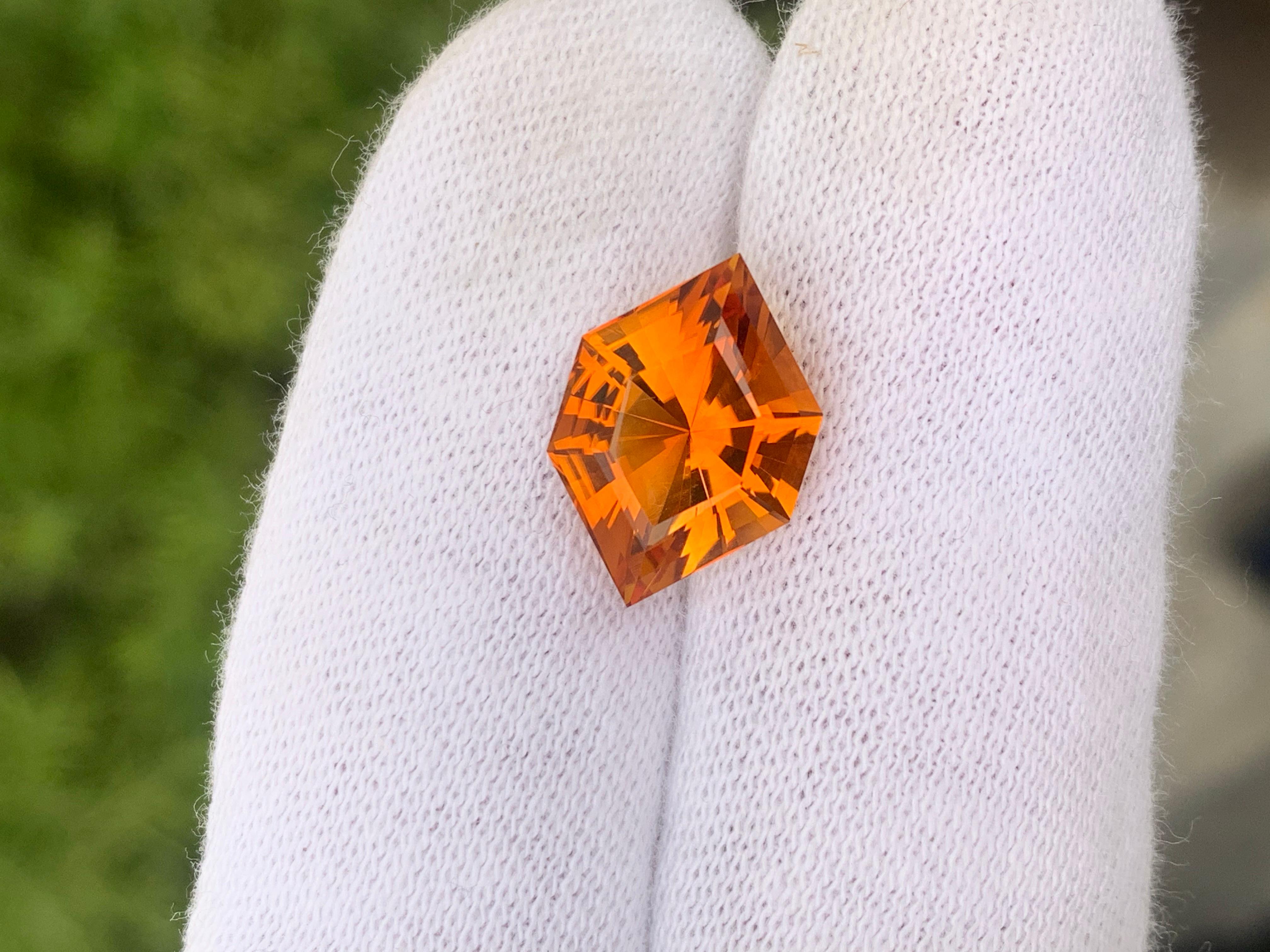 7.0 Carat Hexagon Fancy Cut Loose Mandarin Citrine for Jewelry Making In New Condition For Sale In Peshawar, PK