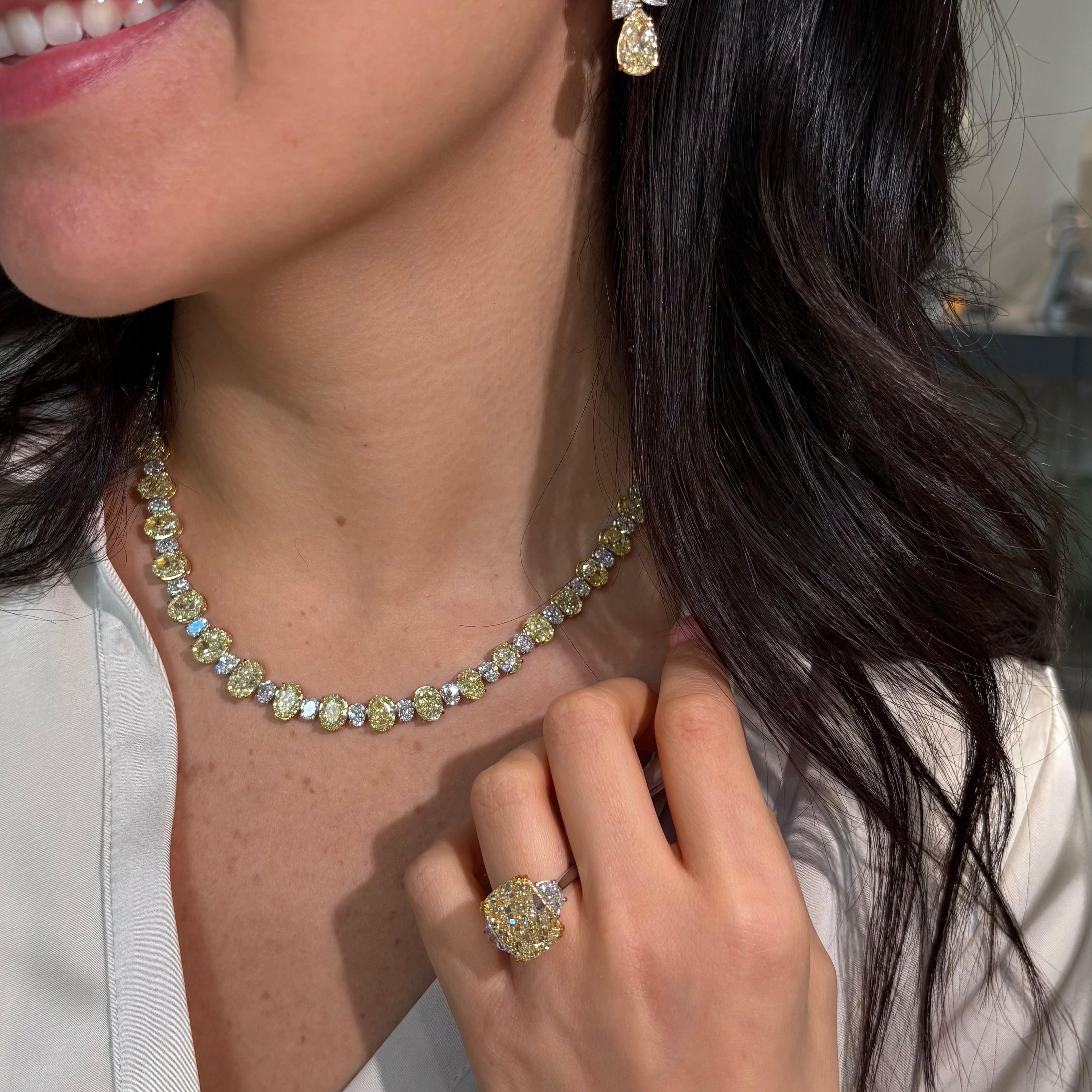 Moderno Collana di diamanti ovali gialli e incolori da 70 carati in vendita