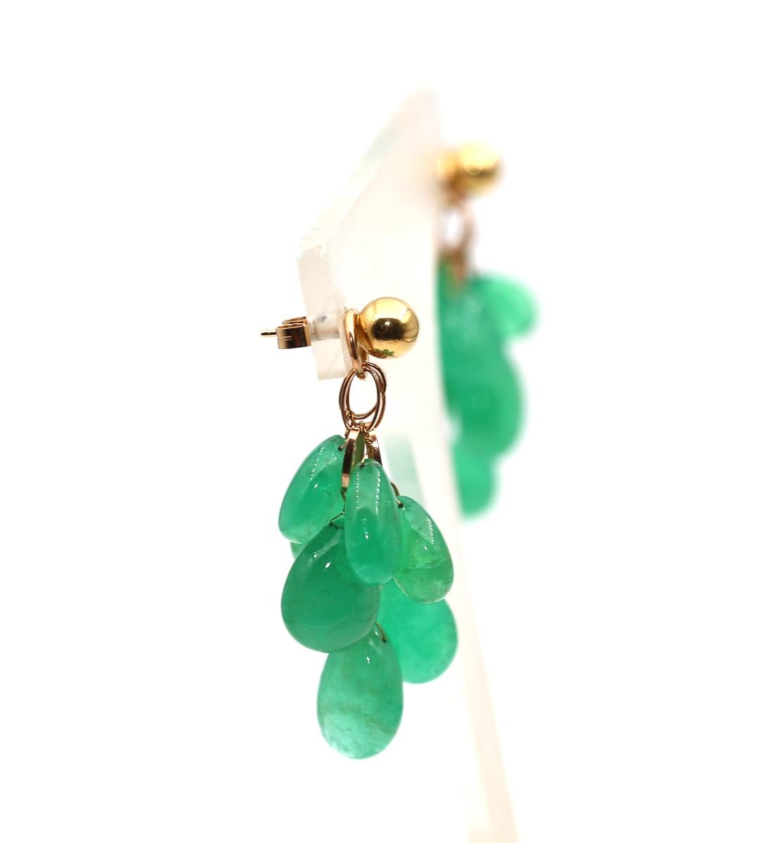 70 Carats Emerald Pear-Shaped Gold Earrings, 1955 For Sale 1