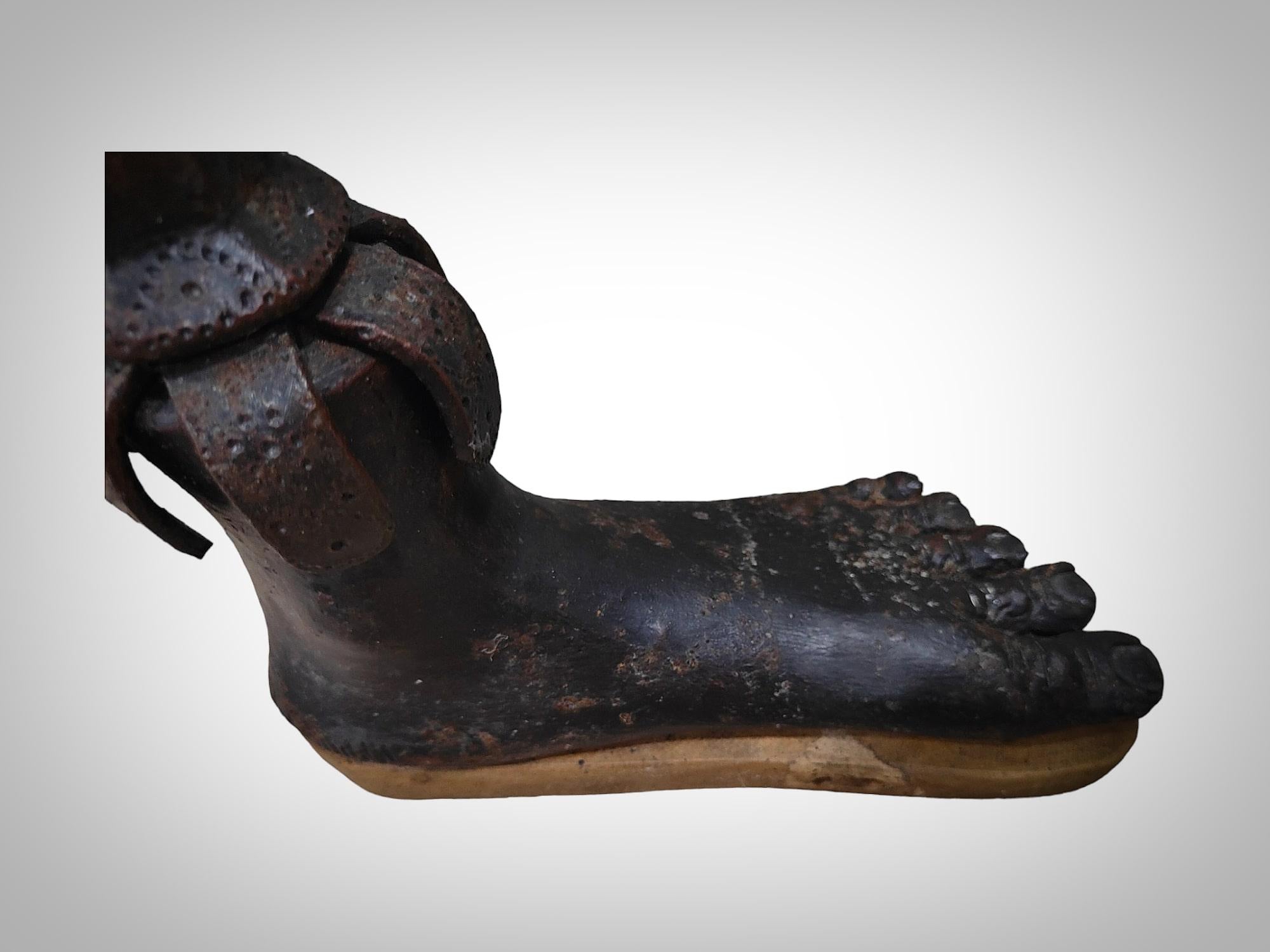 Metà XX secolo Scultura in ferro forgiato da 70 cm - Eleganza del lavoro artigianale in forgia in vendita