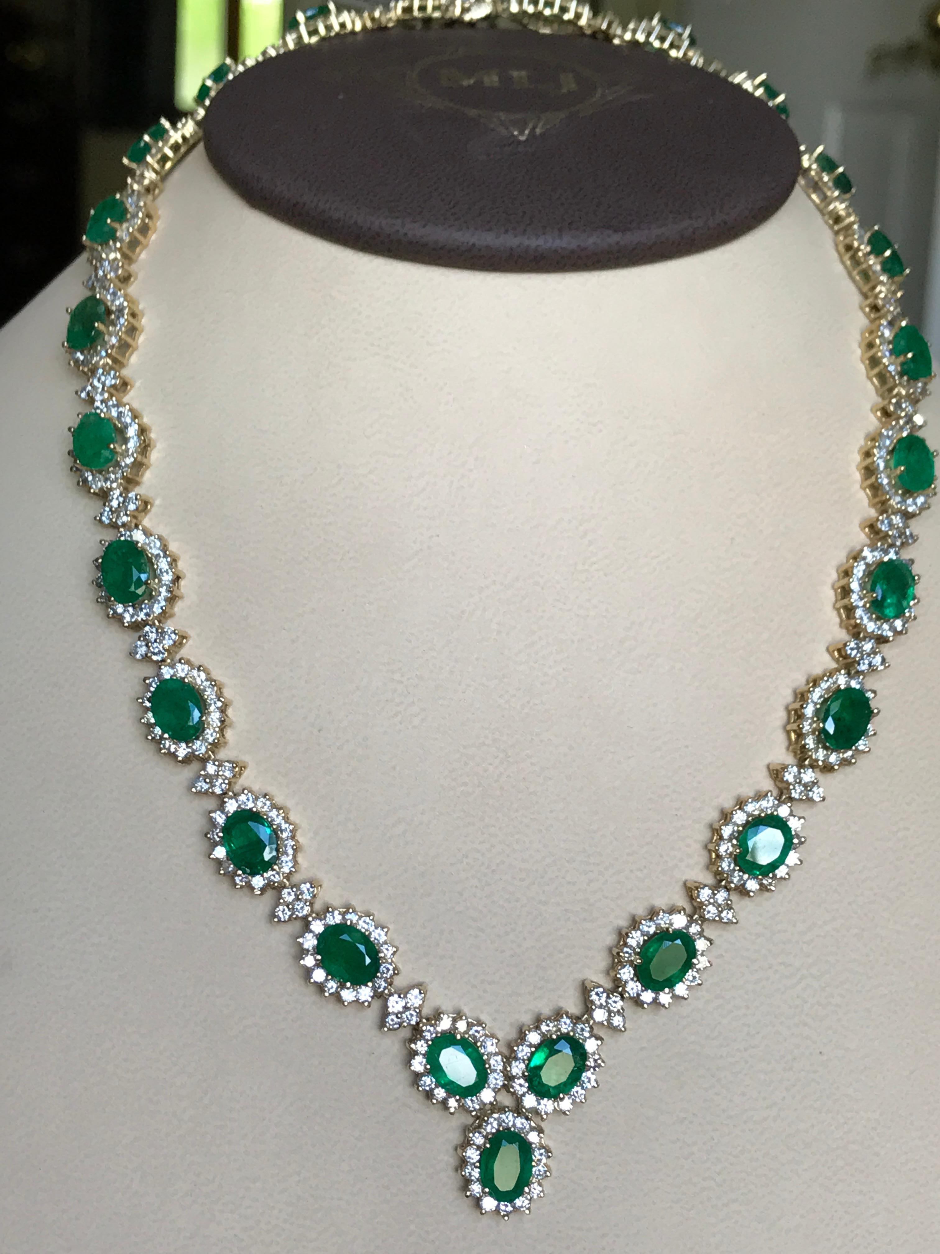 37 Ct Oval Shape Natural Emerald and 22 Carat Diamond Necklace and ...