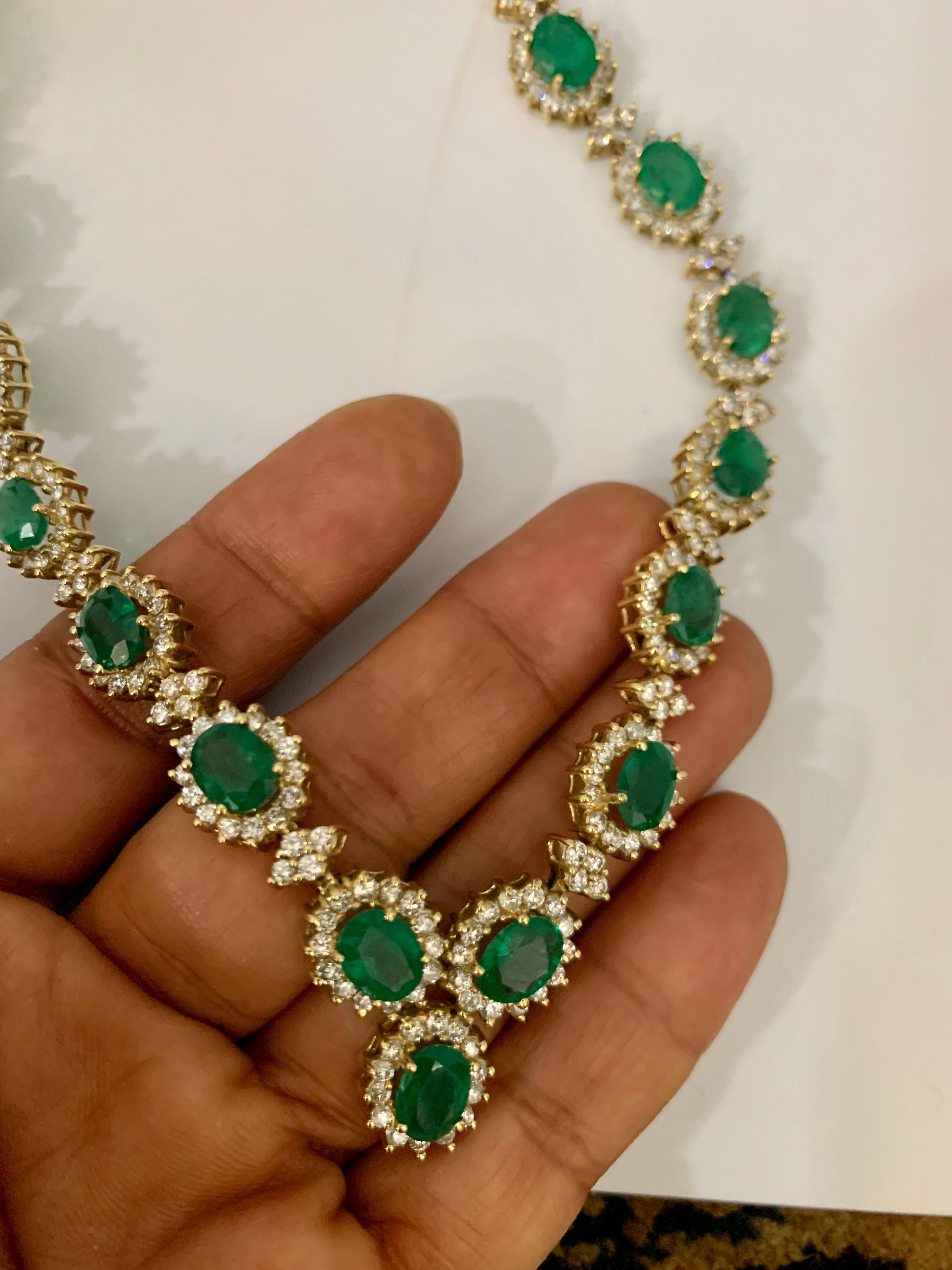 37 Ct Oval Shape Natural  Emerald & 22 Carat Diamond Necklace & Earring  Suite For Sale 7