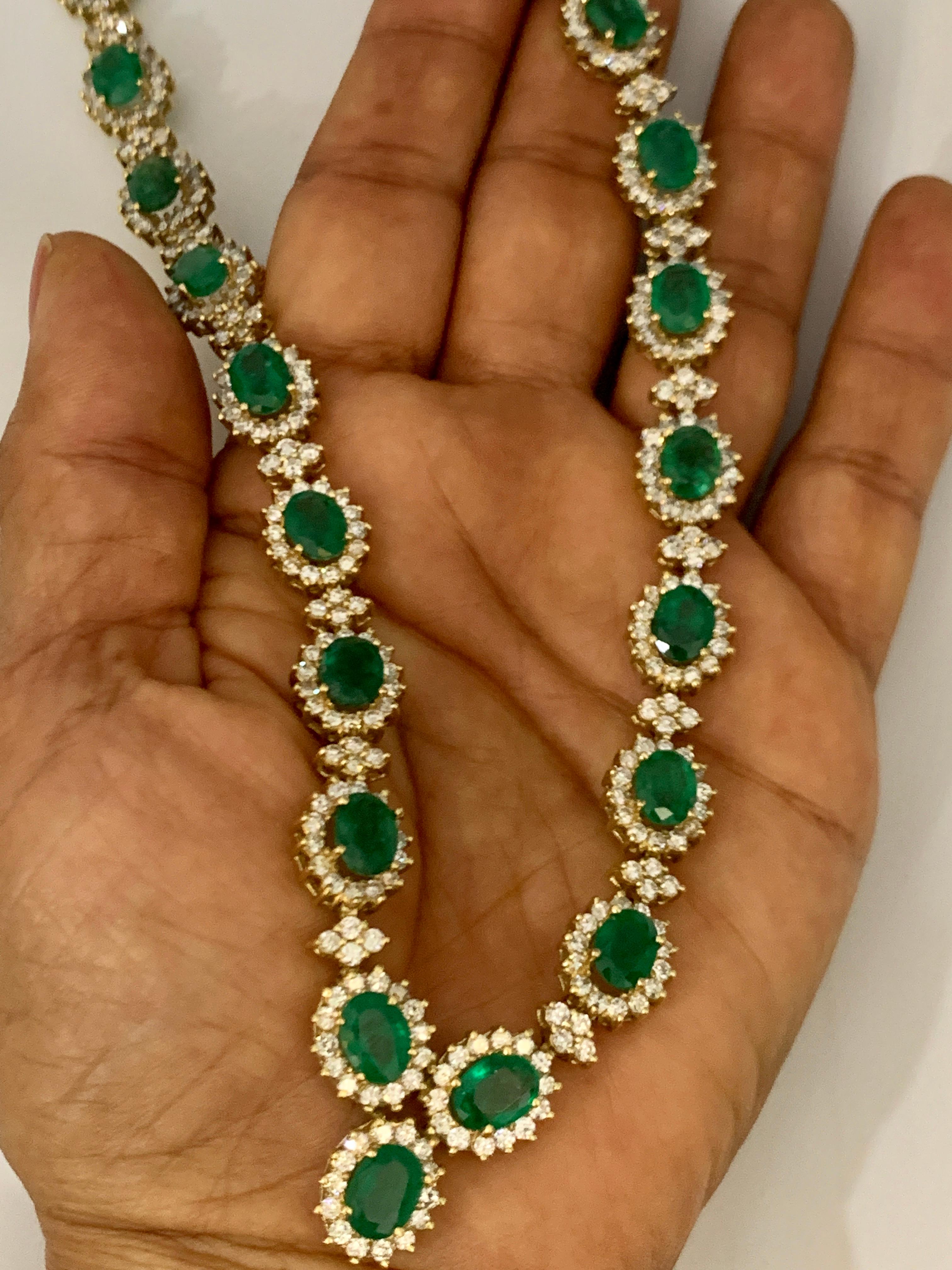 37 Ct Oval Shape Natural  Emerald & 22 Carat Diamond Necklace & Earring  Suite For Sale 9