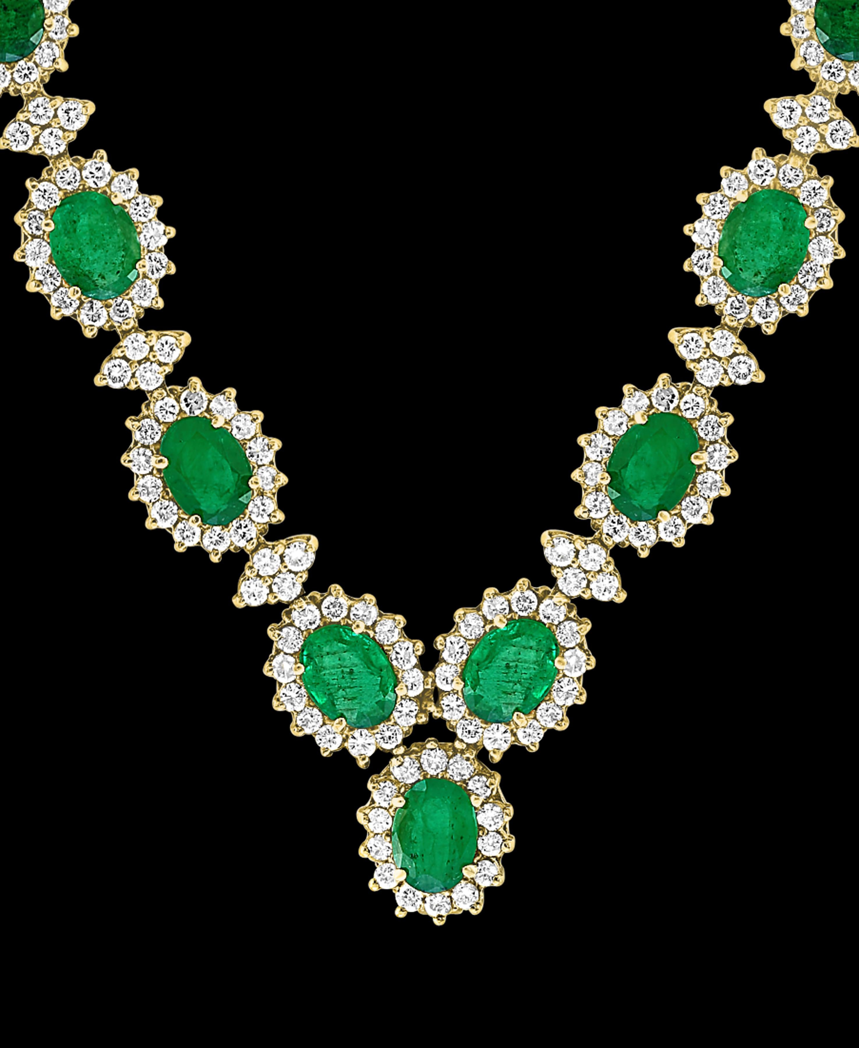 37 Ct Oval Shape Natural  Emerald & 22 Carat Diamond Necklace & Earring  Suite In Excellent Condition For Sale In New York, NY