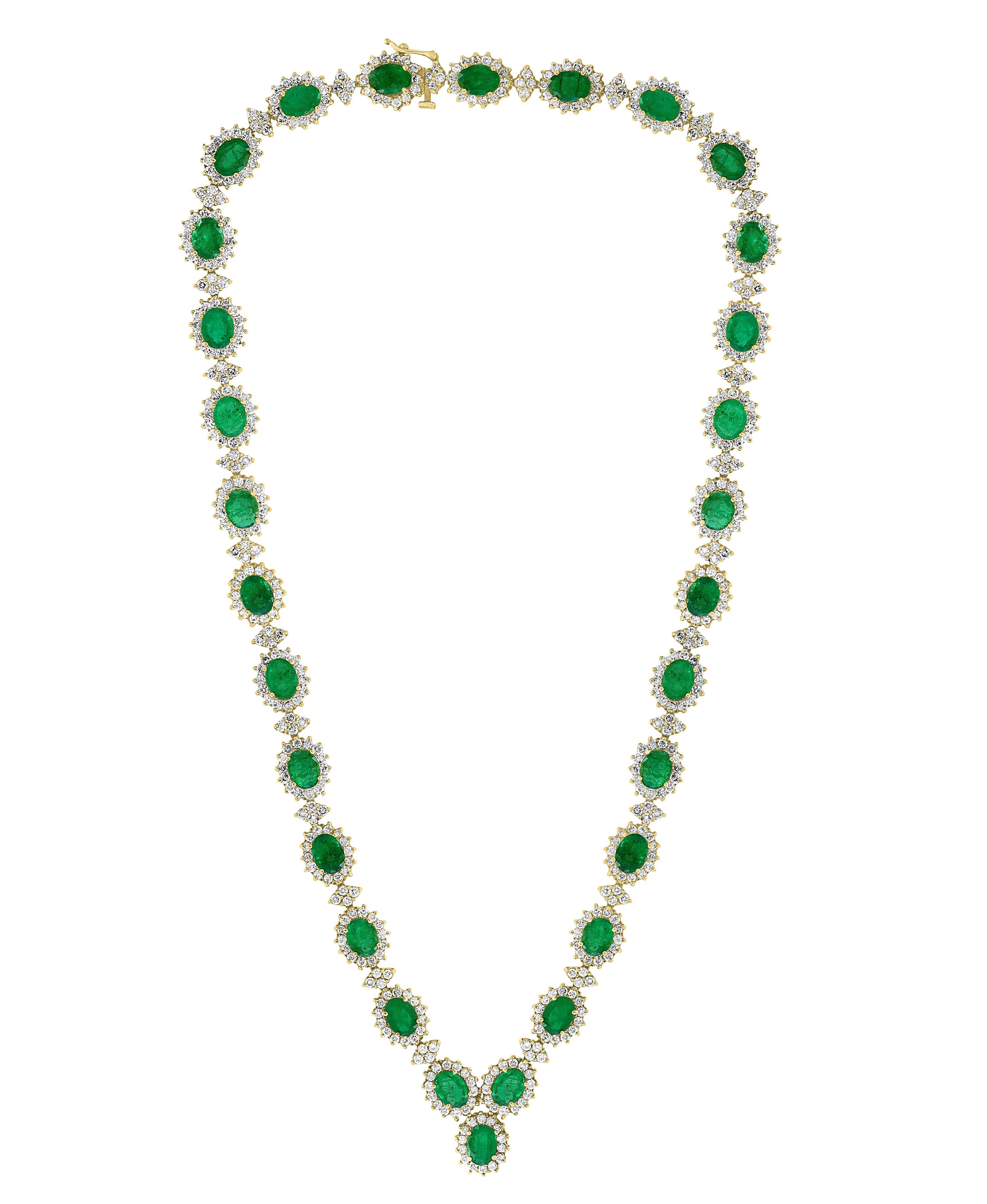 37 Karat Ovalform Natürlich  Smaragd & 22 Karat Diamant Halskette & Ohrring  Suite im Angebot 4