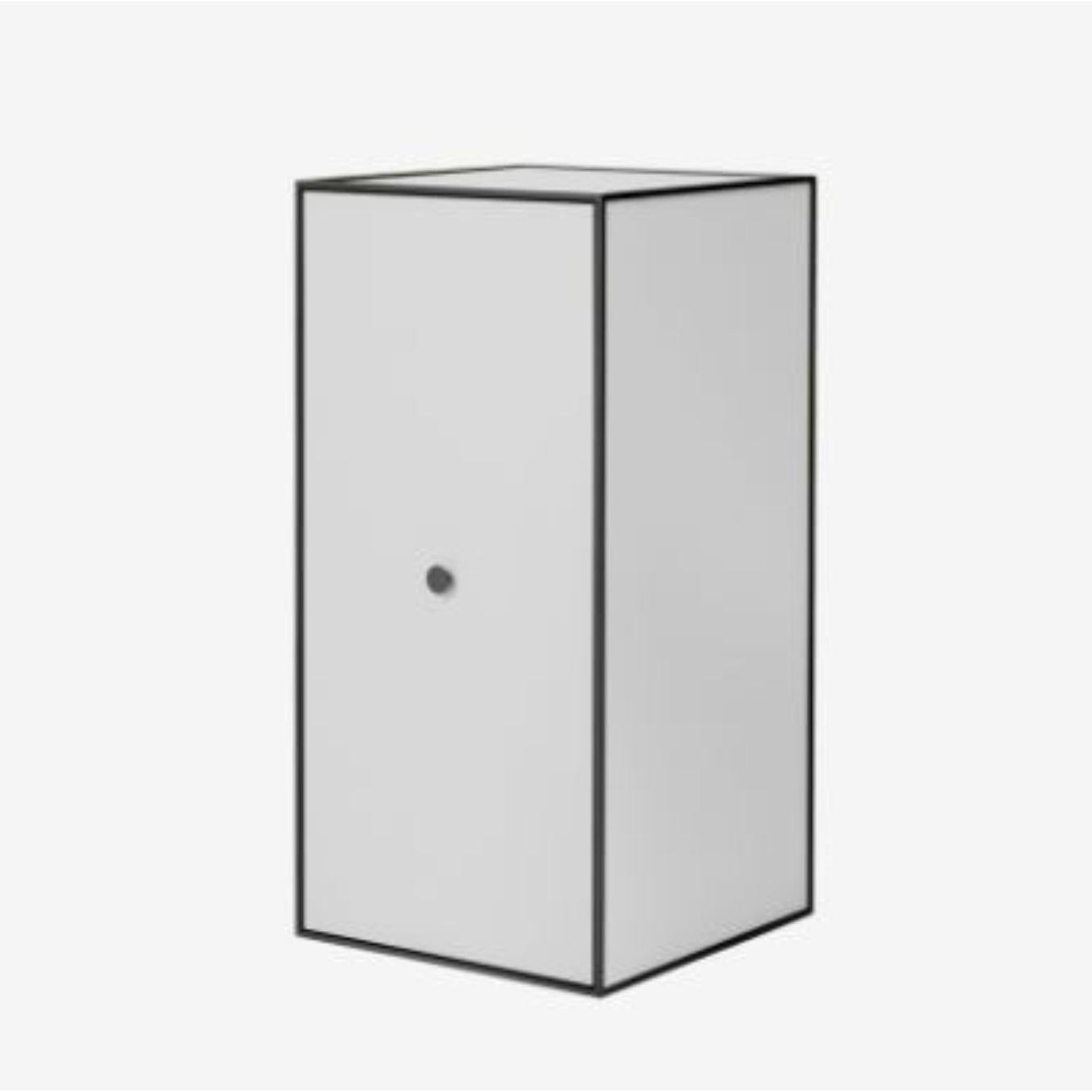 70 light grey frame box with 2 shelves / door by Lassen
Dimensions: D 35 x W 35 x H 70 cm 
Materials: Finér, Melamin, Melamin, Melamine, Metal, Veneer
Also available in different colours and dimensions. 
Weight: 13 Kg


By Lassen is a Danish