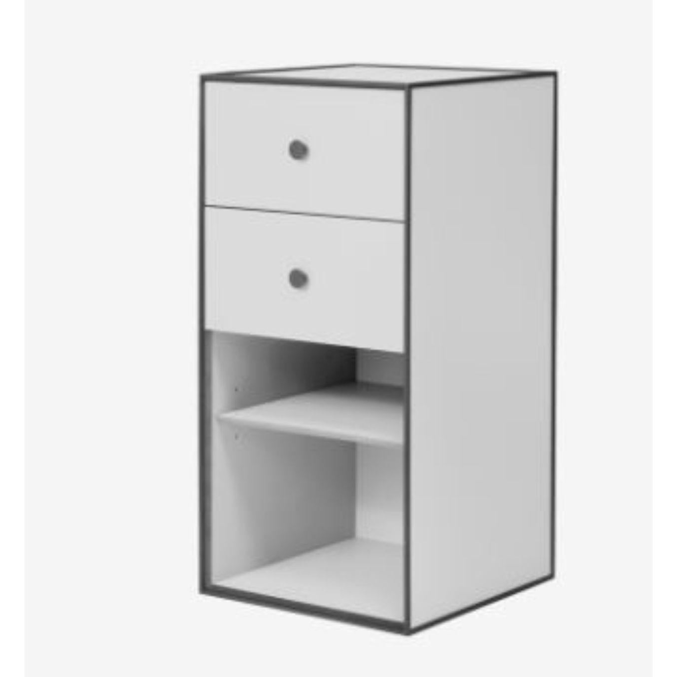 70 light grey frame box with shelf / 2 drawers by Lassen.
Dimensions: D 35 x W 35 x H 70 cm. 
Materials: Finér, Melamin, Melamin, Melamine, Metal, Veneer.
Also available in different colours and dimensions. 
Weight: 13 Kg


By Lassen is a