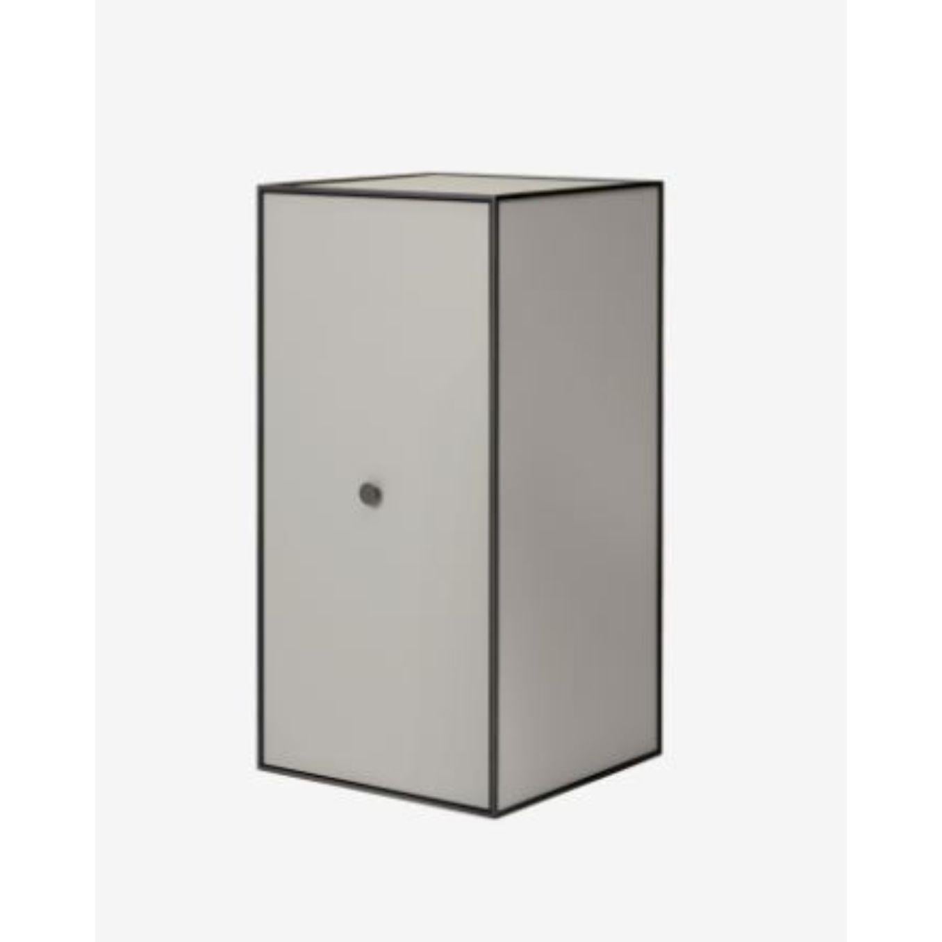 70 sand frame box with 2 shelves / door by Lassen
Dimensions: D 35 x W 35 x H 70 cm 
Materials: Finér, melamin, melamin, melamine, metal, veneer
Also available in different colours and dimensions. 
Weight: 13 kg


By Lassen is a Danish design