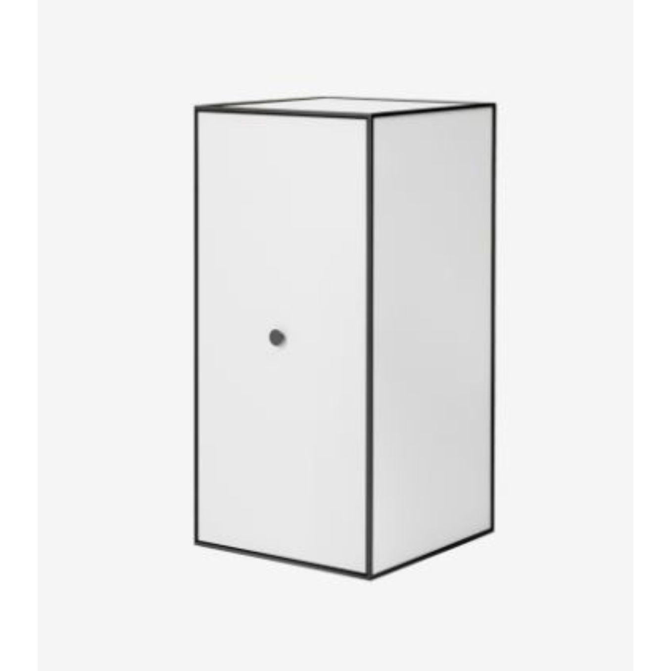 70 Boîte à cadre blanc avec 2 étagères / porte par Lassen
Dimensions : P 35 x L 35 x H 70 cm 
Matériaux : Finér, Melamin, Melamin, Melamine, Métal, Placage
Disponible également en différentes couleurs et dimensions. 
Poids : 13 kg


By Lassen est