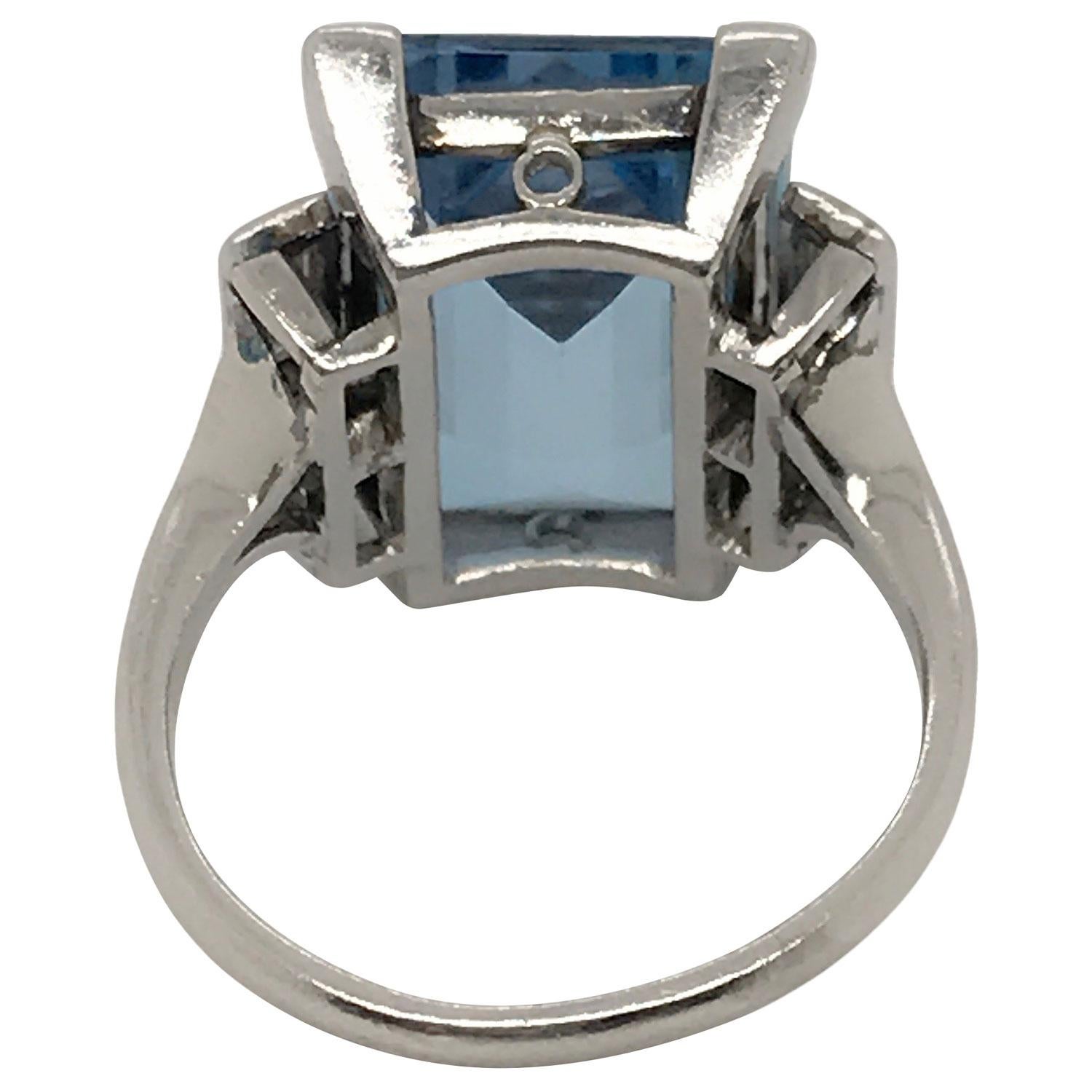 Art Deco 7.00 Carat Aquamarine and Diamond Platinum Cocktail Ring