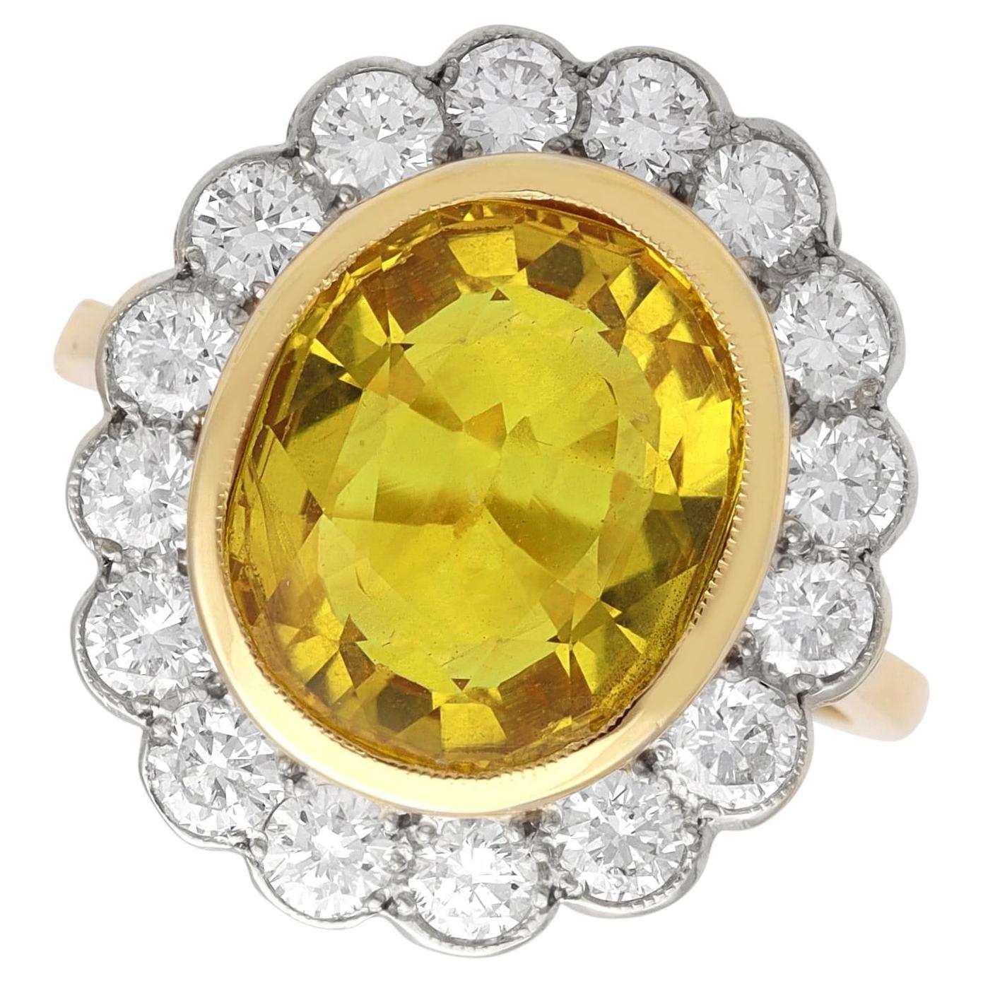 Anello con zaffiro giallo basaltico da 7,00 carati e diamante da 1,92 carati in oro giallo 18k