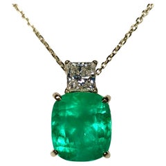 7.00 Carat Cushion Colombin Emerald and Diamond Pendant Necklace 18k Gold