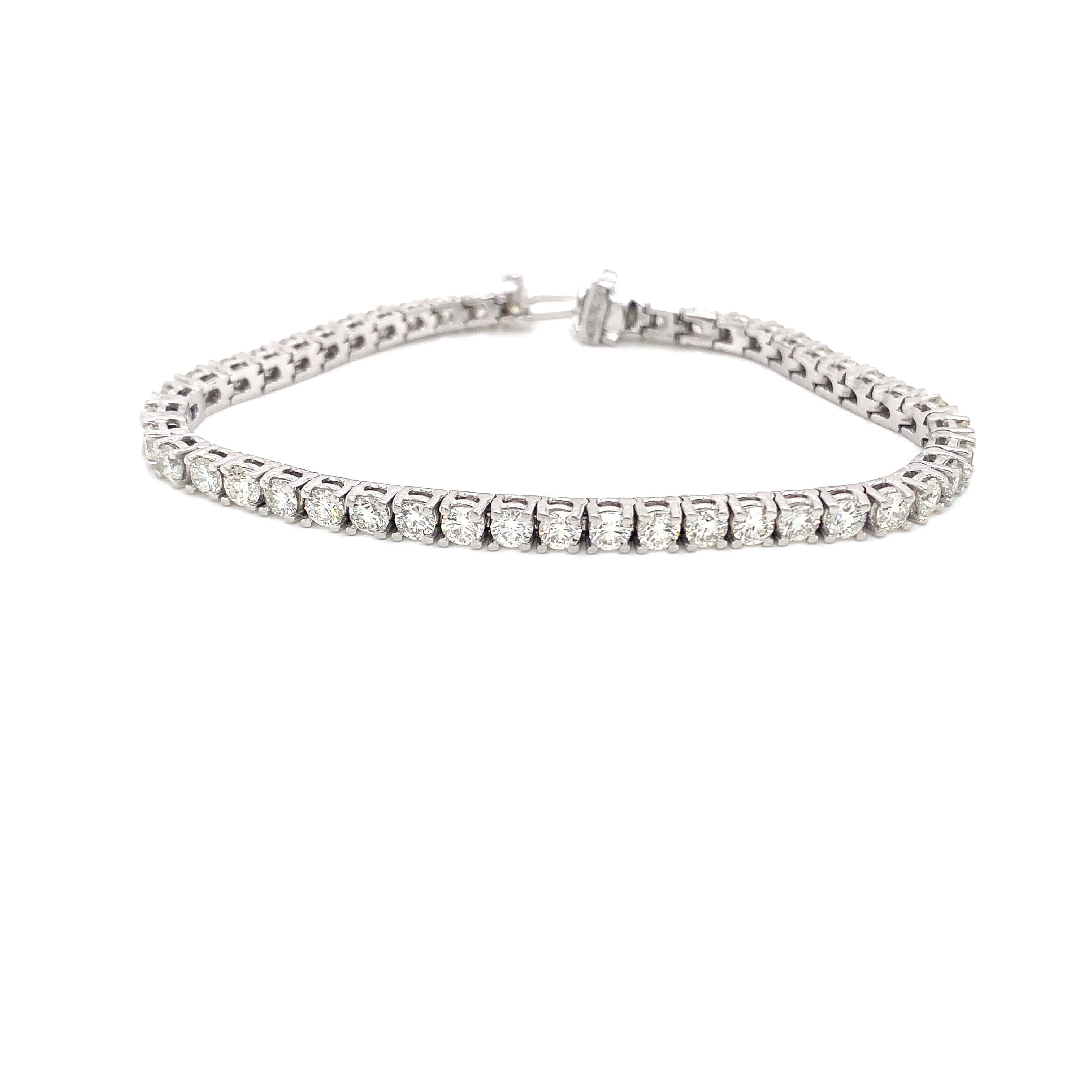 Taille ronde Bracelet tennis en or blanc 14 carats avec diamants de 7,00 carats en vente