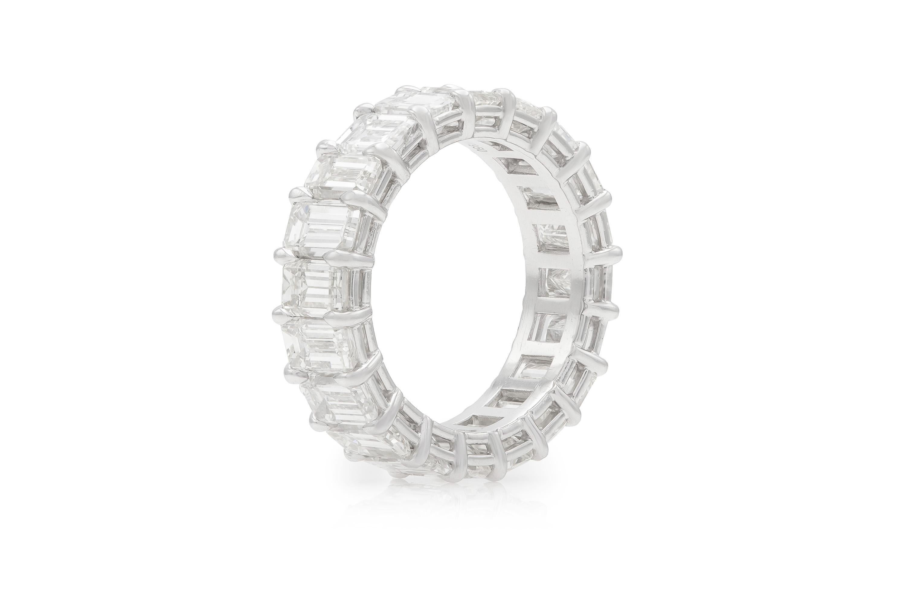 7.00 Carat Emerald Cut Diamond Eternity Band In Good Condition For Sale In New York, NY