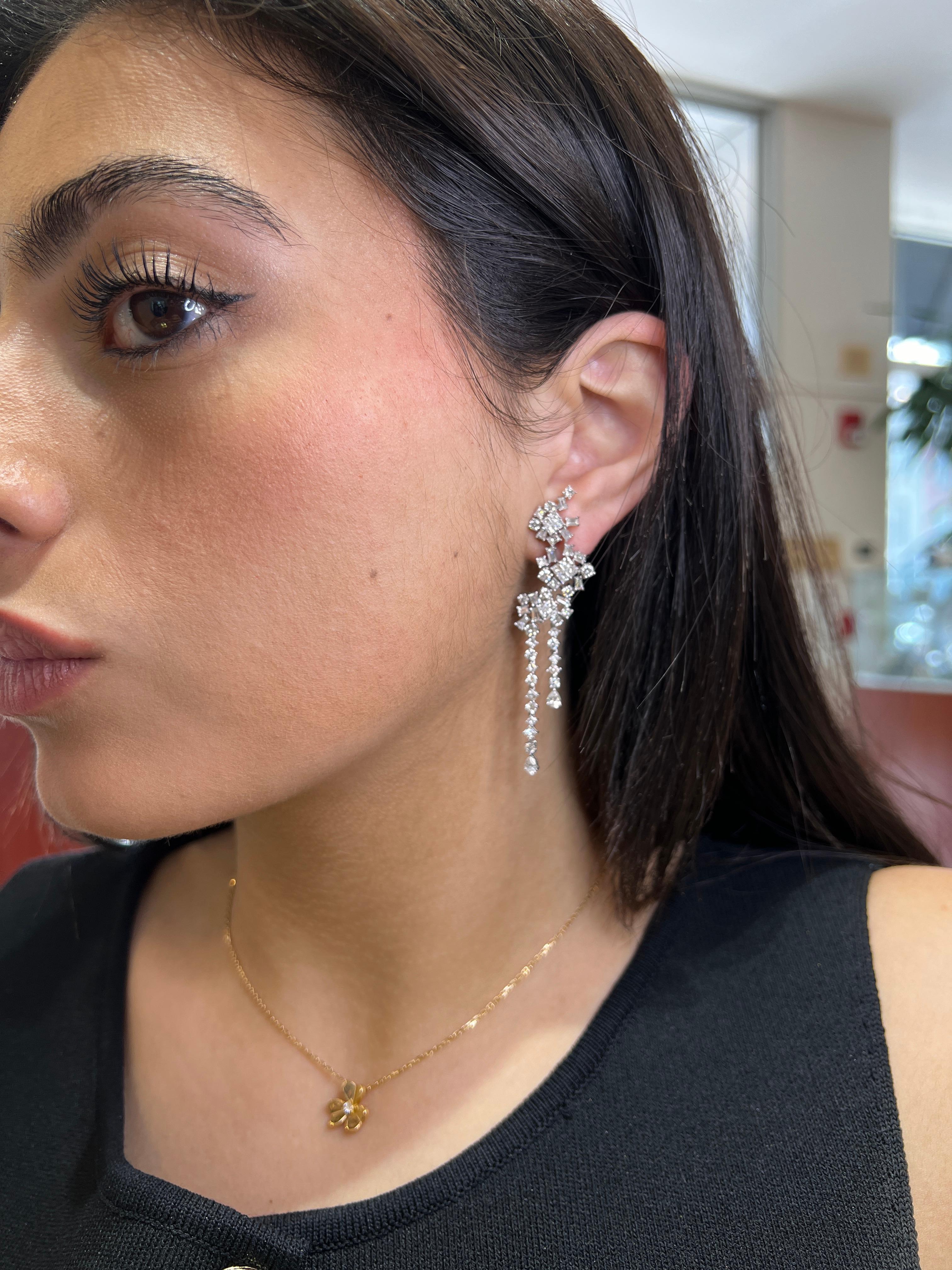 7,00 Karat Fancy Mixed Shape 18k Weißgold und weißer Diamant Langer Tropfenohrring im Angebot 4