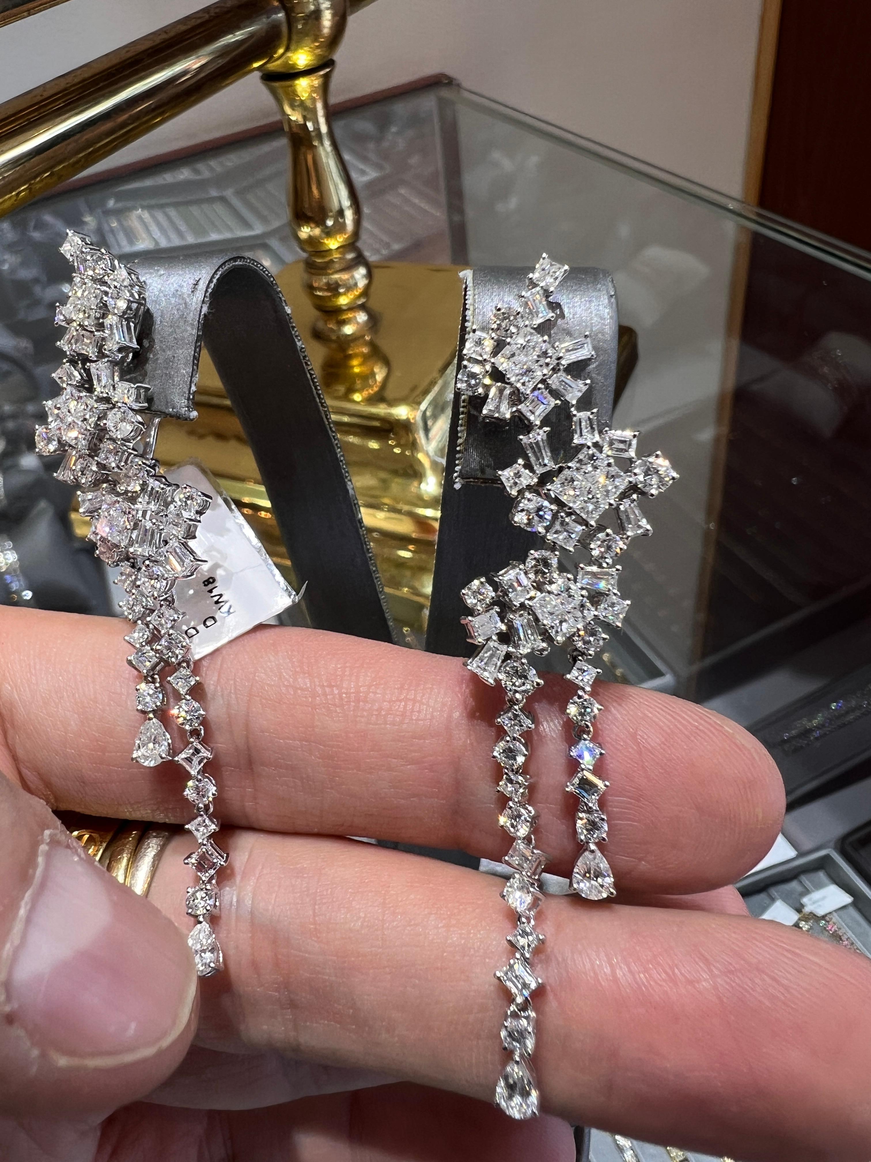 7,00 Karat Fancy Mixed Shape 18k Weißgold und weißer Diamant Langer Tropfenohrring im Angebot 2