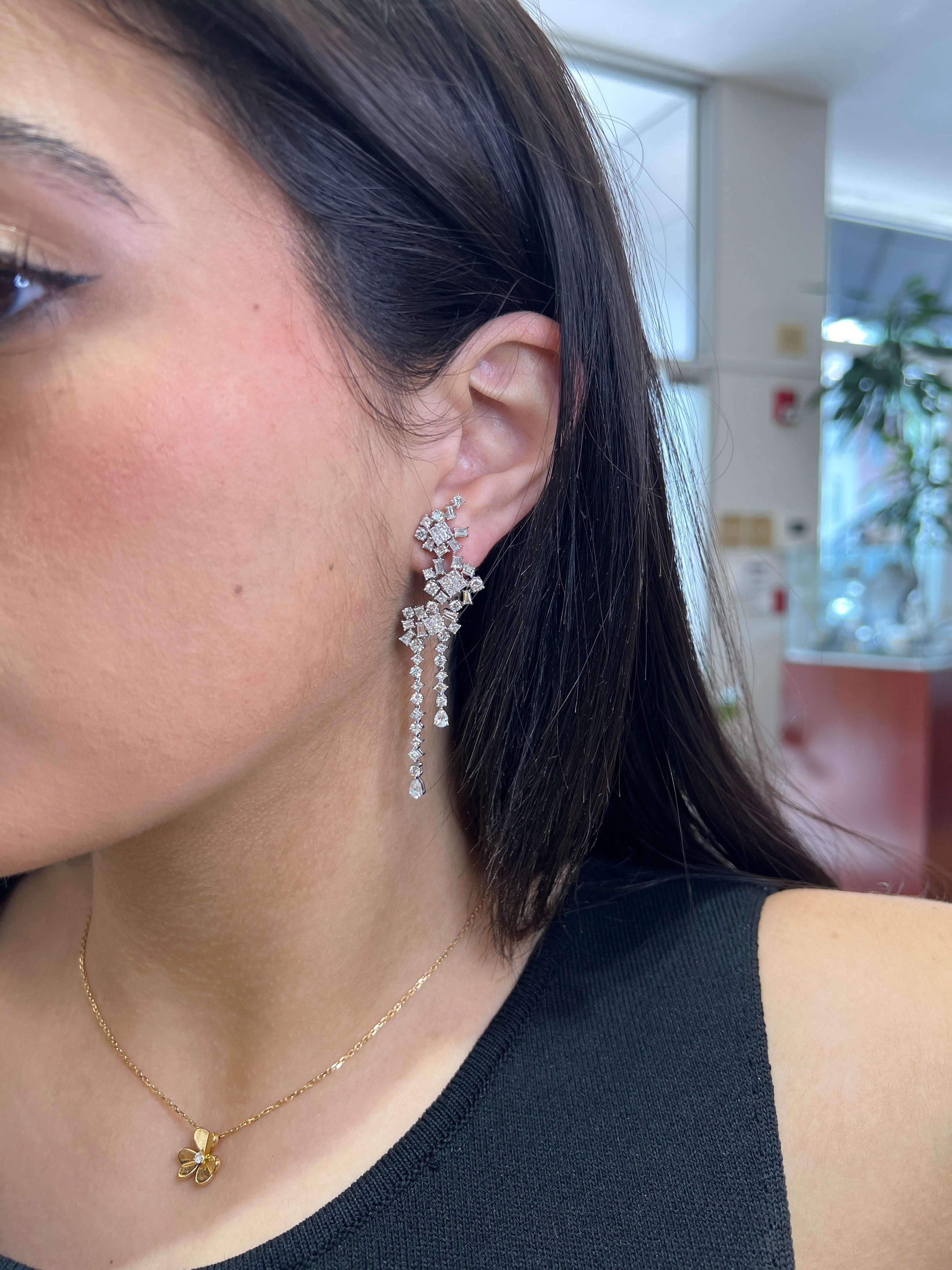 7,00 Karat Fancy Mixed Shape 18k Weißgold und weißer Diamant Langer Tropfenohrring im Angebot 3
