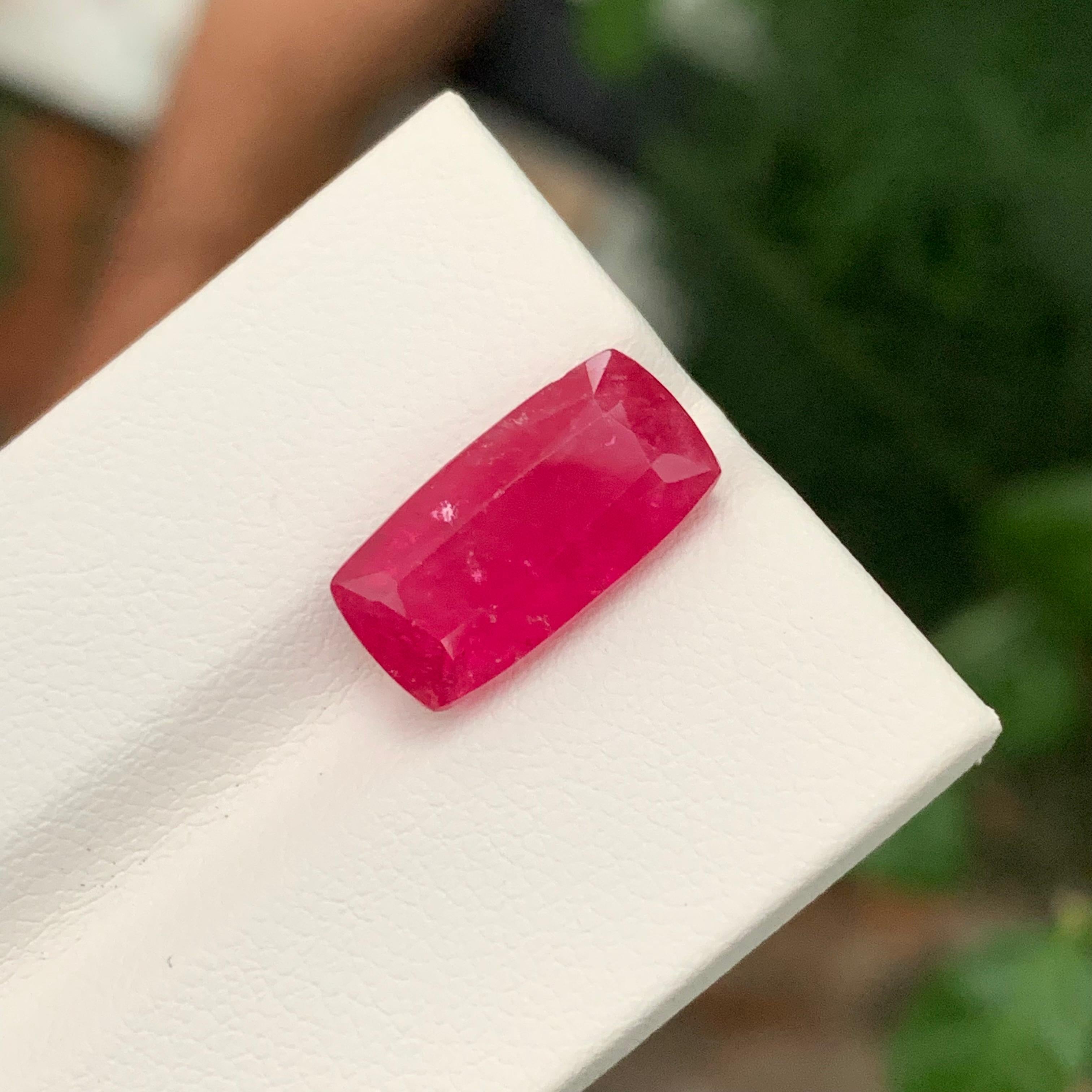 7.00 Carat Glamorous Faceted Rubellite Tourmaline Can-Shape Gemstone In New Condition For Sale In Peshawar, PK
