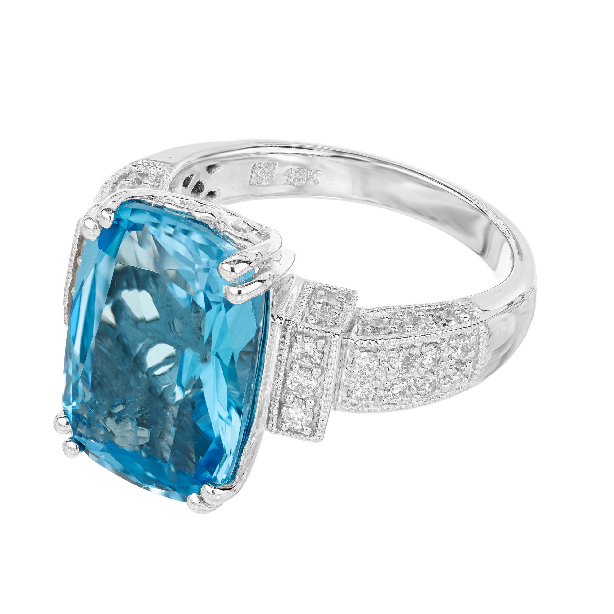 7,00 Karat Londoner Blauer Topas im Kissenschliff Diamantring aus Weißgold im Zustand „Hervorragend“ im Angebot in Stamford, CT