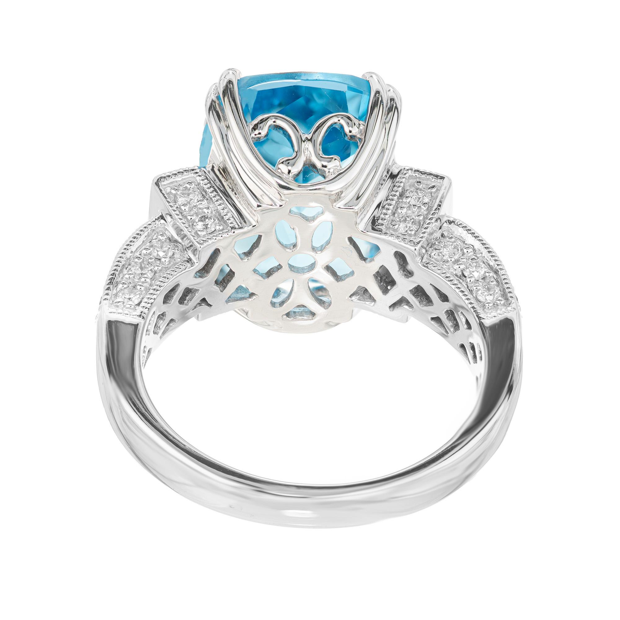 7,00 Karat Londoner Blauer Topas im Kissenschliff Diamantring aus Weißgold im Angebot 1