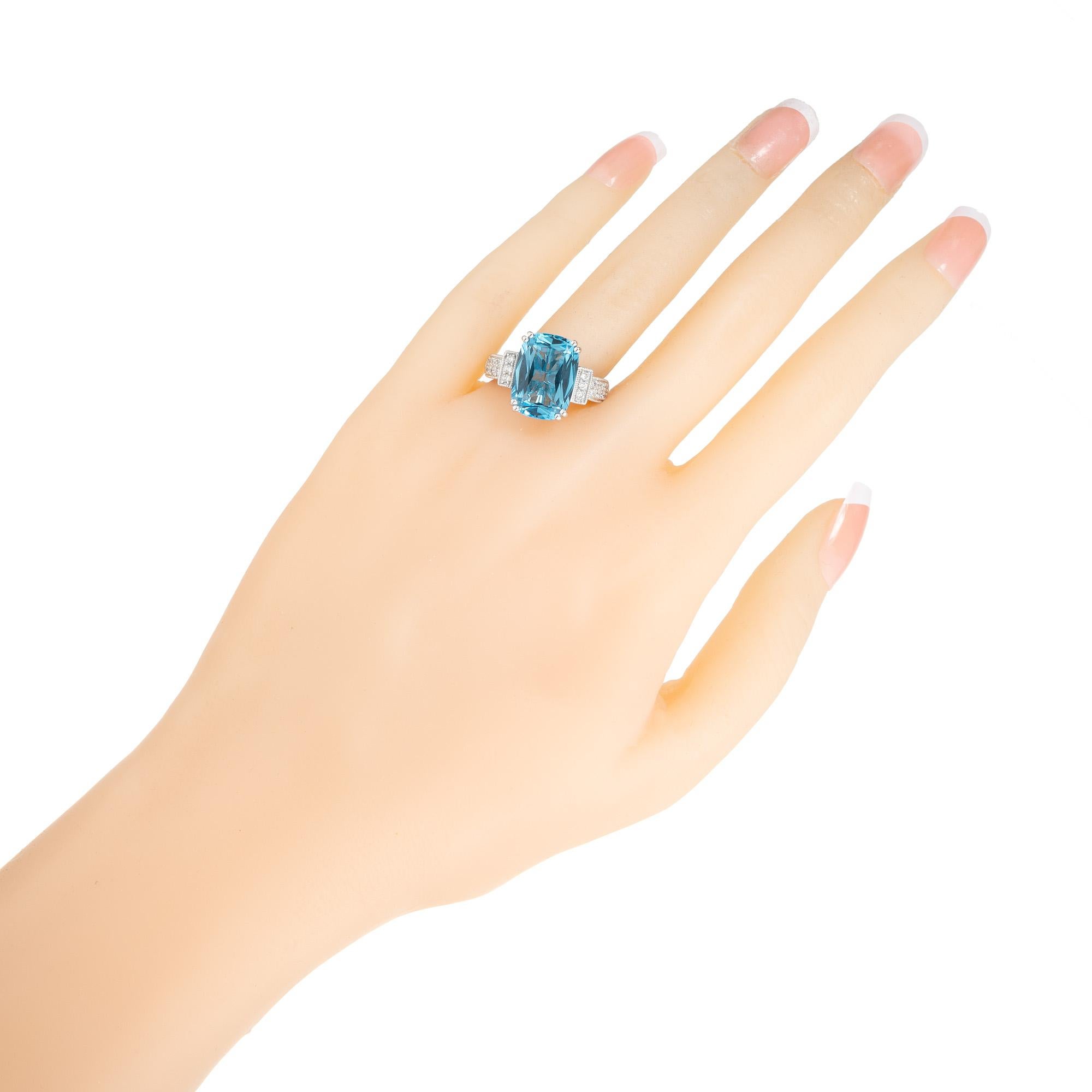 7,00 Karat Londoner Blauer Topas im Kissenschliff Diamantring aus Weißgold im Angebot 3