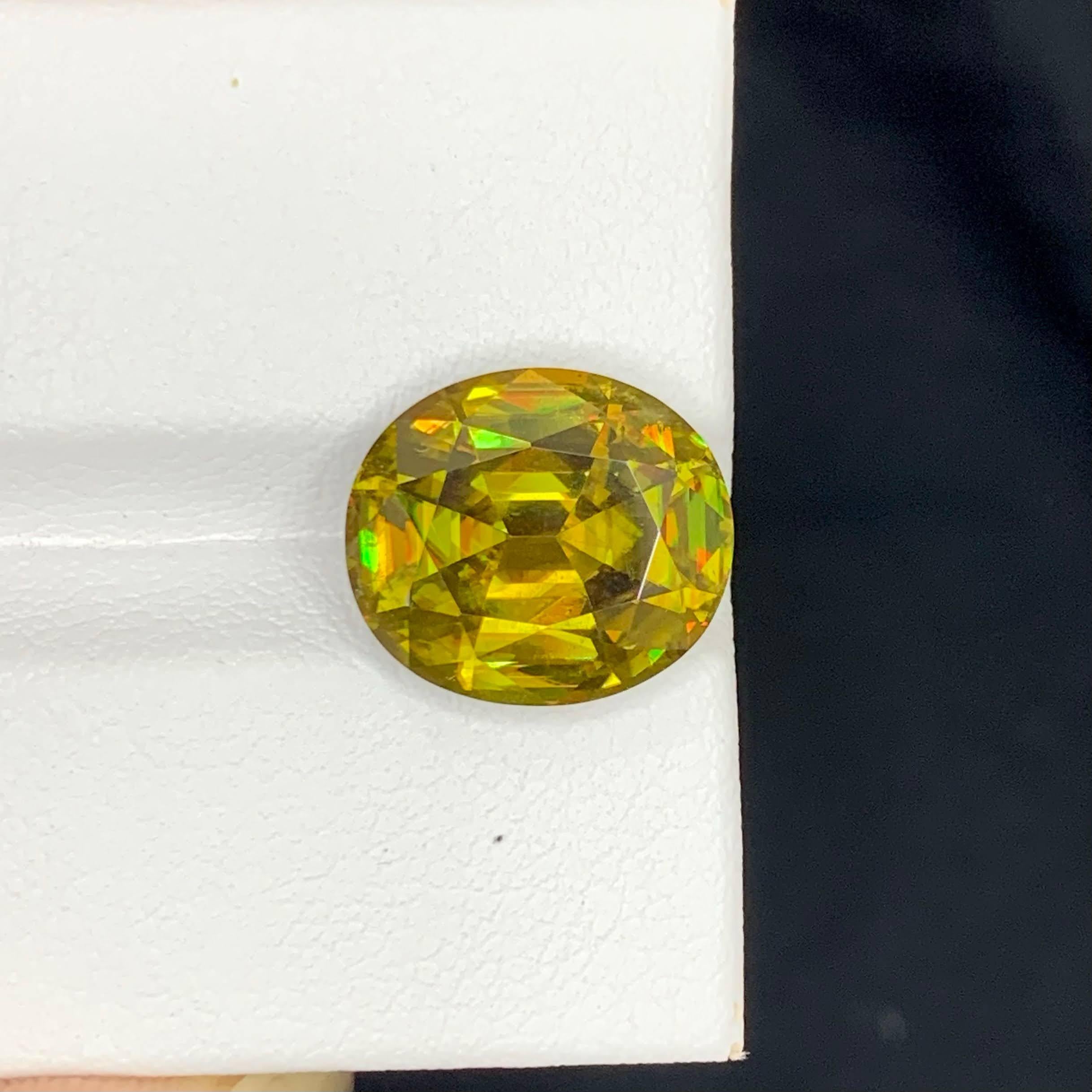 Gewicht 7,00 Karat 
Abmessungen 12,8x11,1x6,7mm
Behandlung Keine 
Herkunft Afrika 
Klarheit VVS 
Form Schnitt Oval 




Dieser außergewöhnliche 7,00-karätige natürliche Sphene aus Madagaskar ist für seinen auffälligen Feuereffekt bekannt, der bei