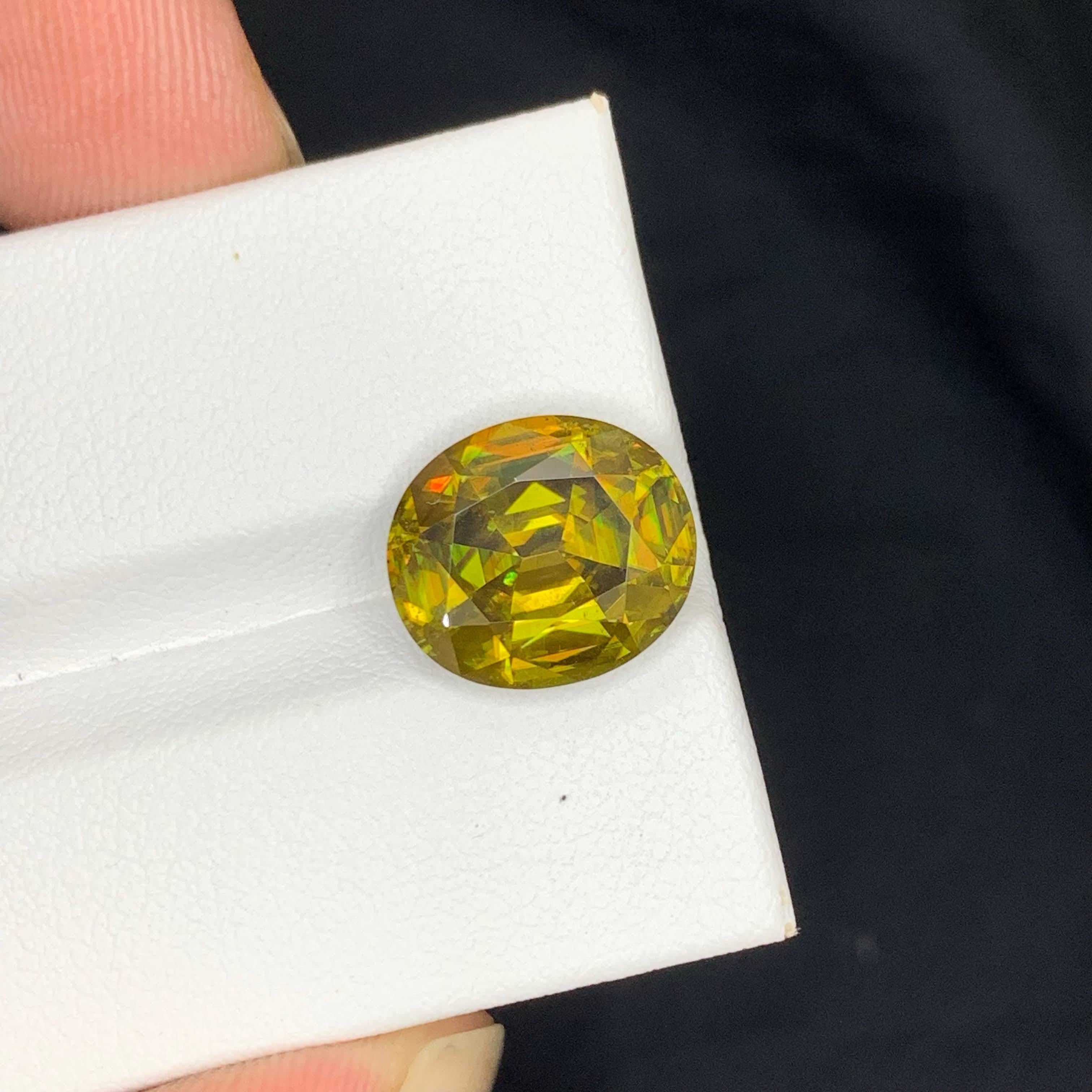 7,00 Karat natürlicher loser Feuereffekt Sphene Stein Ovalschliff Madagaskars Edelstein (Moderne) im Angebot