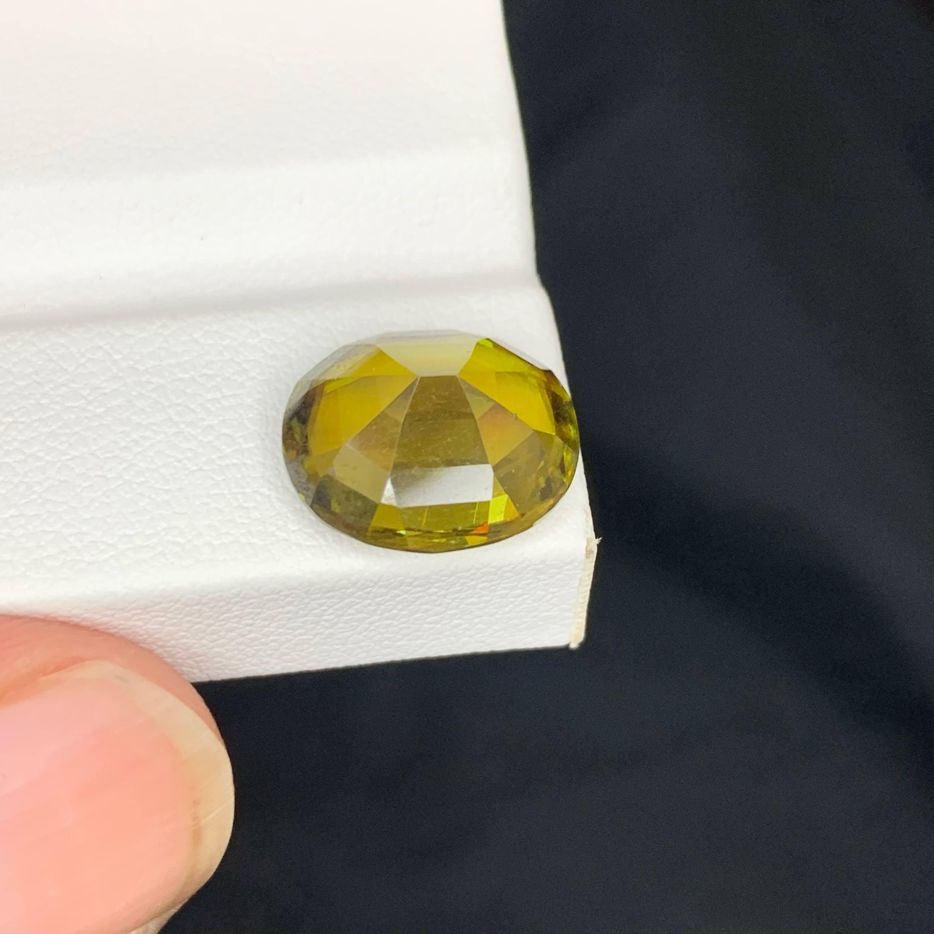 7,00 Karat natürlicher loser Feuereffekt Sphene Stein Ovalschliff Madagaskars Edelstein für Damen oder Herren im Angebot