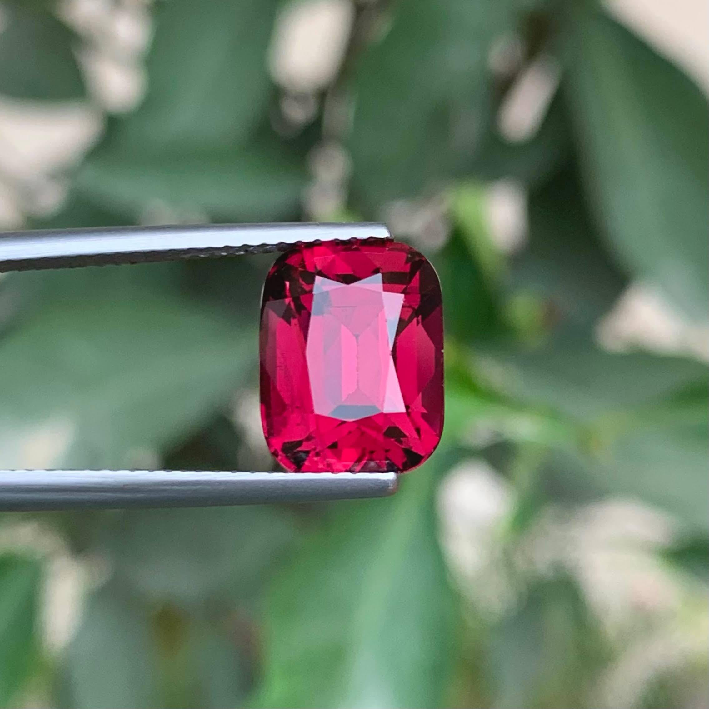 Peso 7,00 carati 
Dimensioni 11,1x8,7x7,5 mm
Trattamento Nessuno
Origine Africa 
Chiarezza VVS 
Forma taglio cuscino 





Questo granato rosso rosato naturale sfuso da 7,00 carati presenta uno splendido taglio a cuscino, progettato per esaltare la