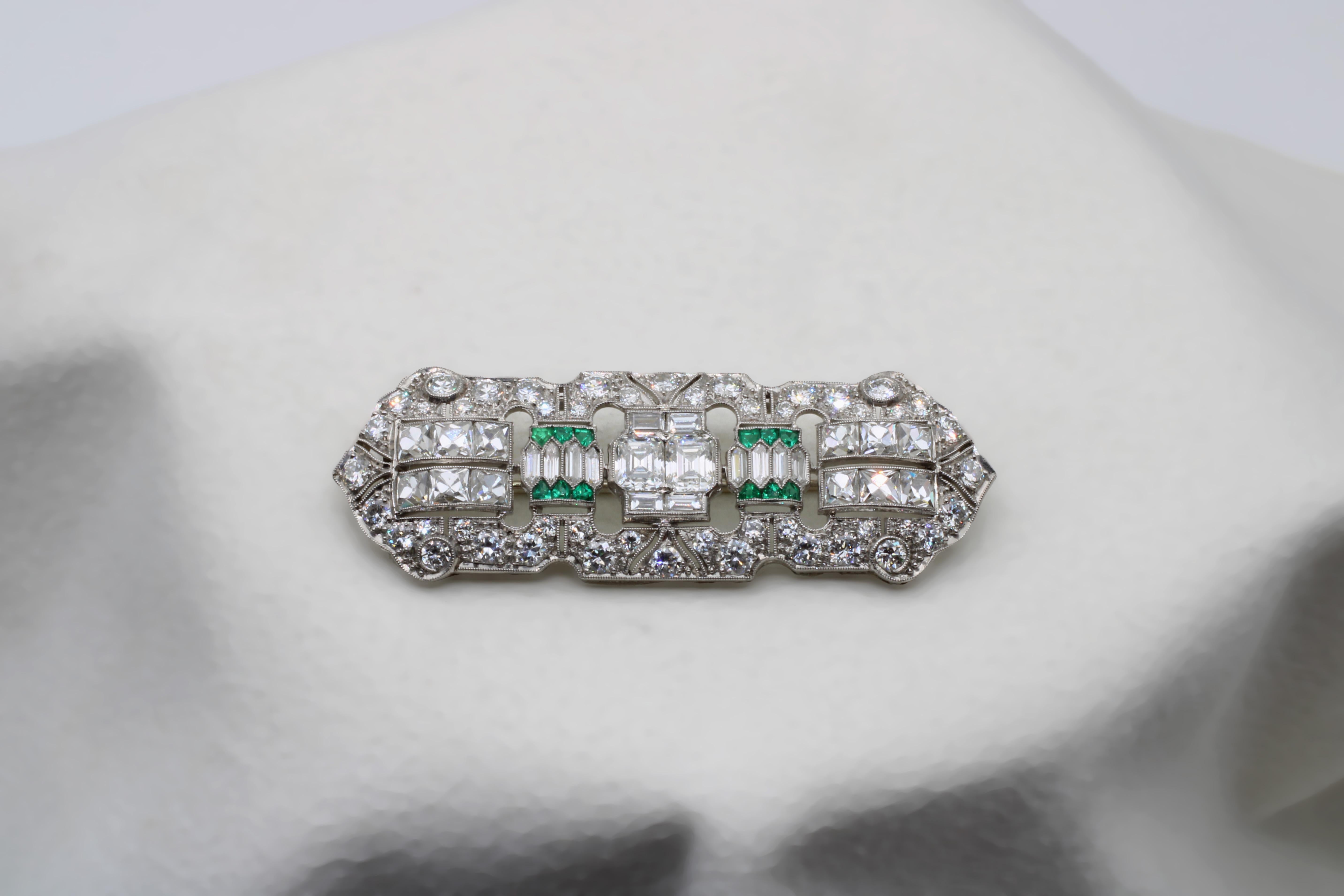 Old Mine Cut 7.00 Carat Old Miner, French Cut & Square Emerald Art Deco Platinum Pin For Sale