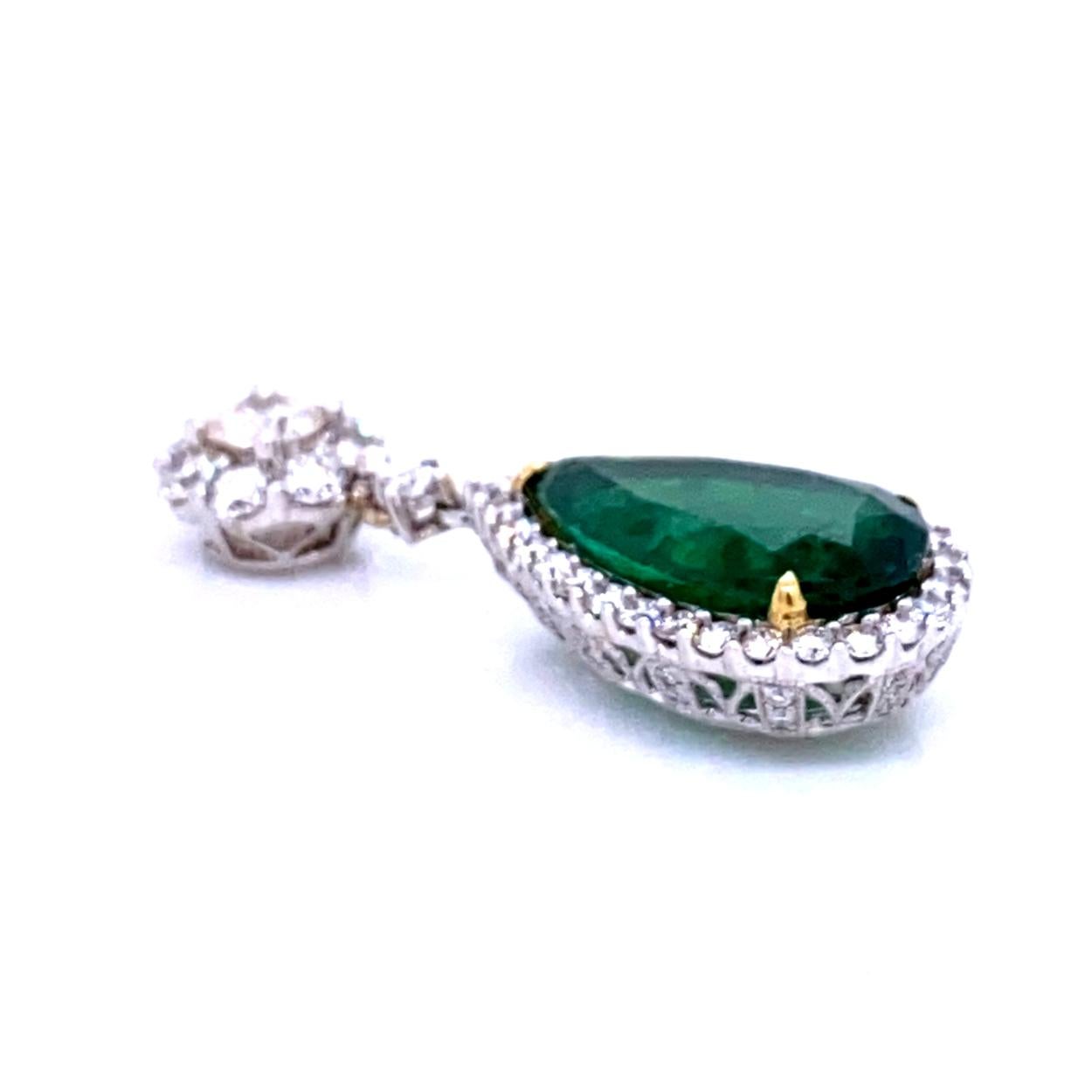 7.00 Carat Pear Shape Emerald Pendant in 18K Gold with 1.85 Carat Diamonds Halo In New Condition For Sale In Los Angeles, CA