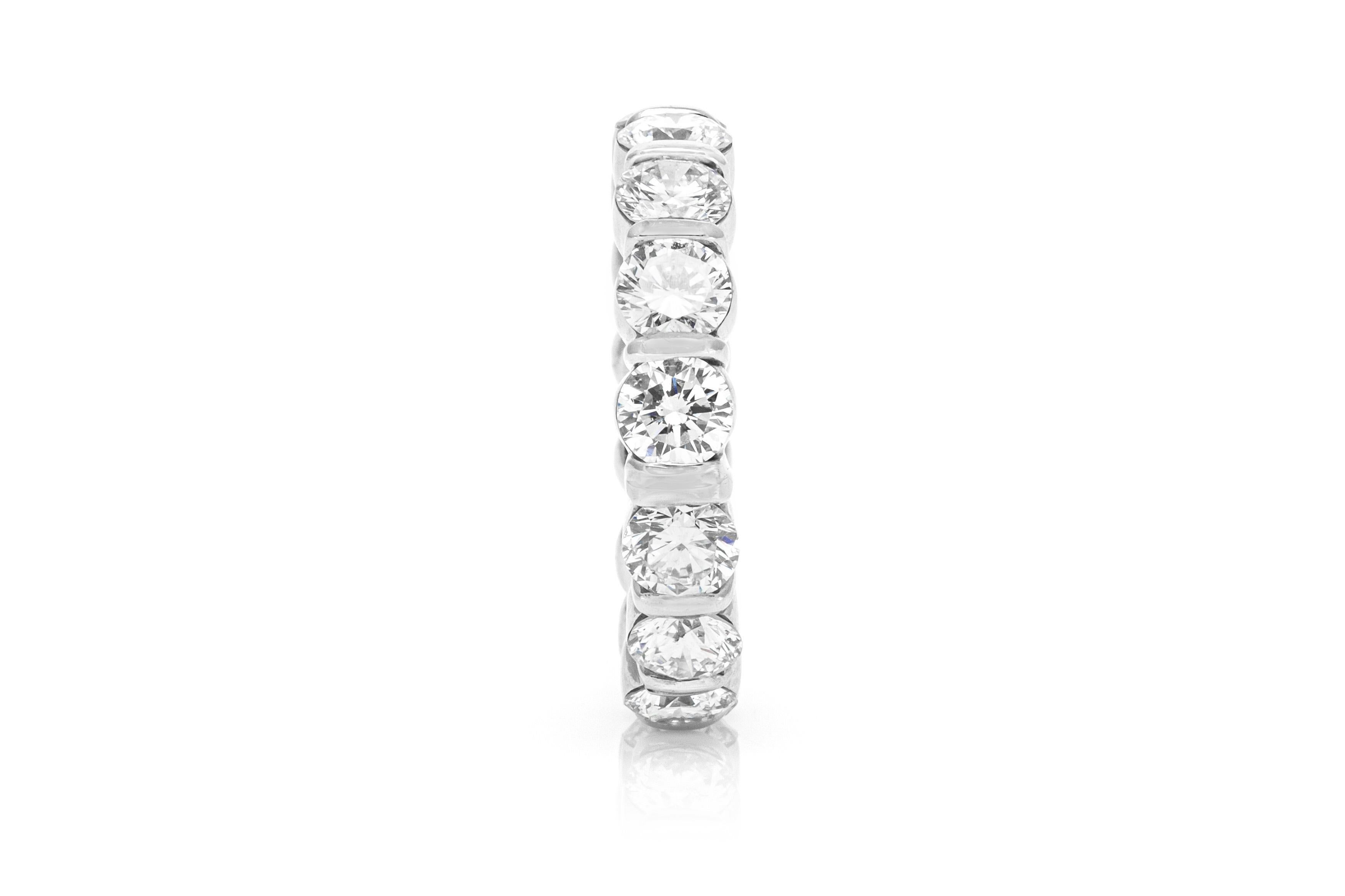 Taille ronde 7.00 Carat Round Brilliant Cut Diamond Eternity Band en vente