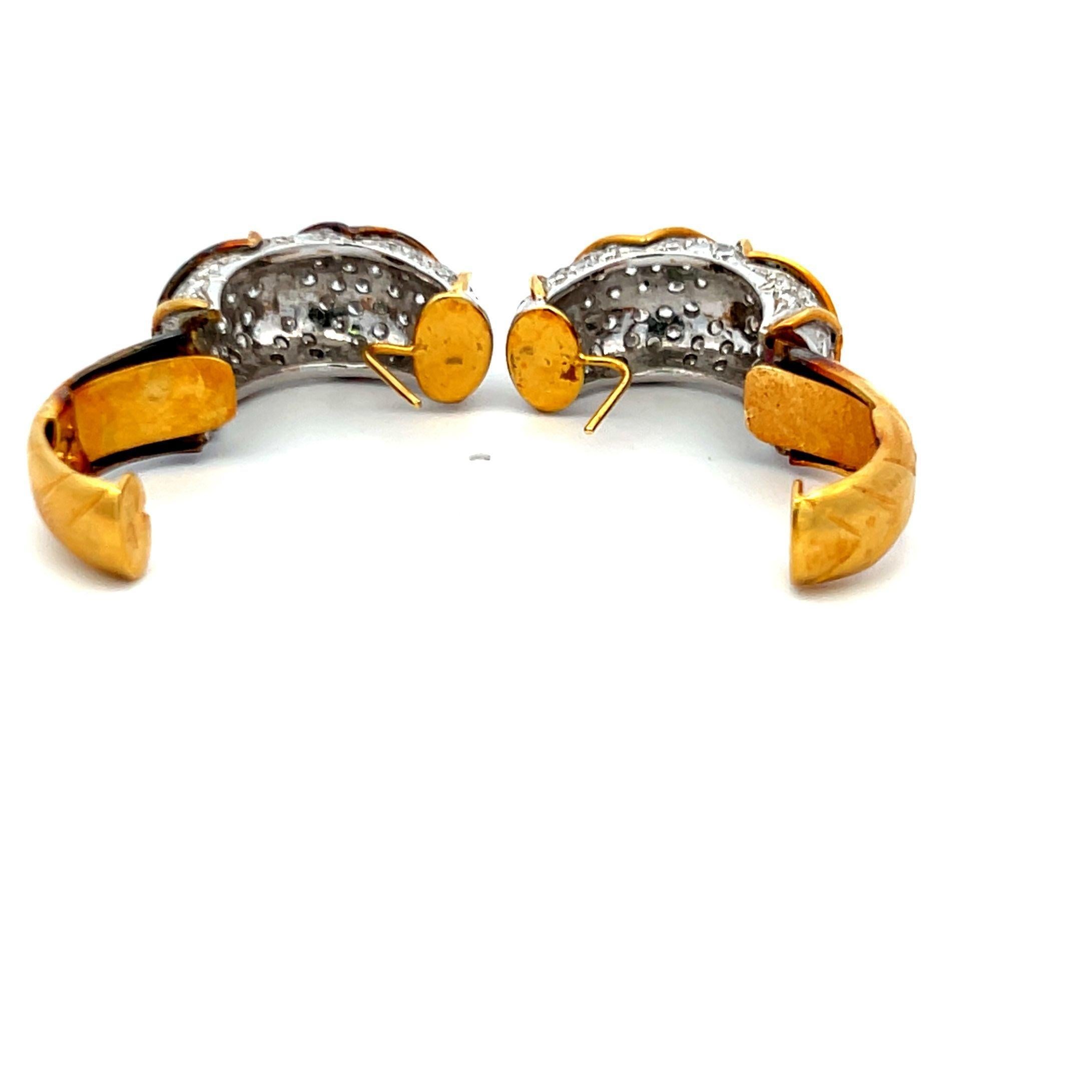 Taille brillant Boucles d'oreilles Huggie en or jaune 18 carats 7.00 carats diamant rond brillant G VS2 en vente