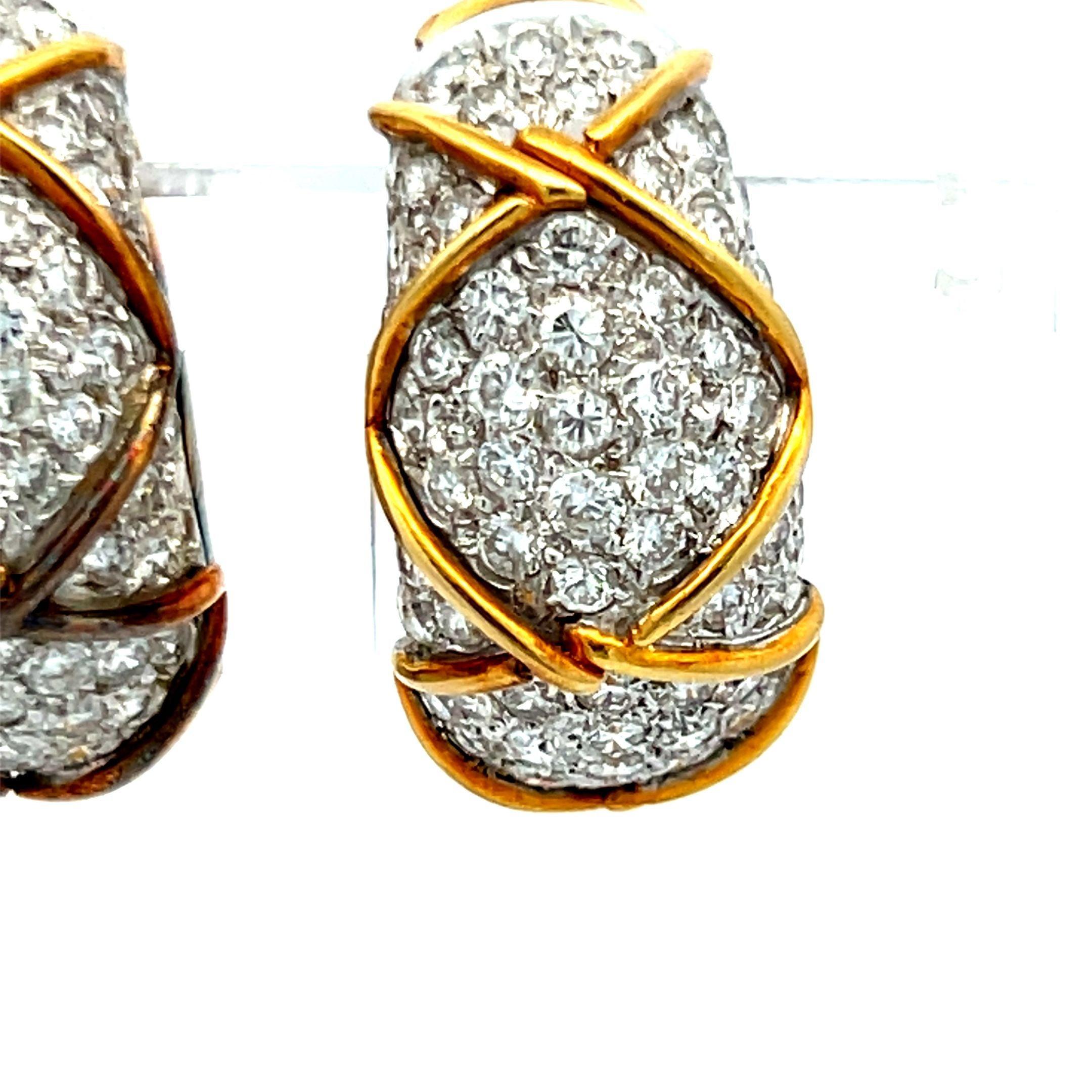 Boucles d'oreilles Huggie en or jaune 18 carats 7.00 carats diamant rond brillant G VS2 Bon état - En vente à New York, NY