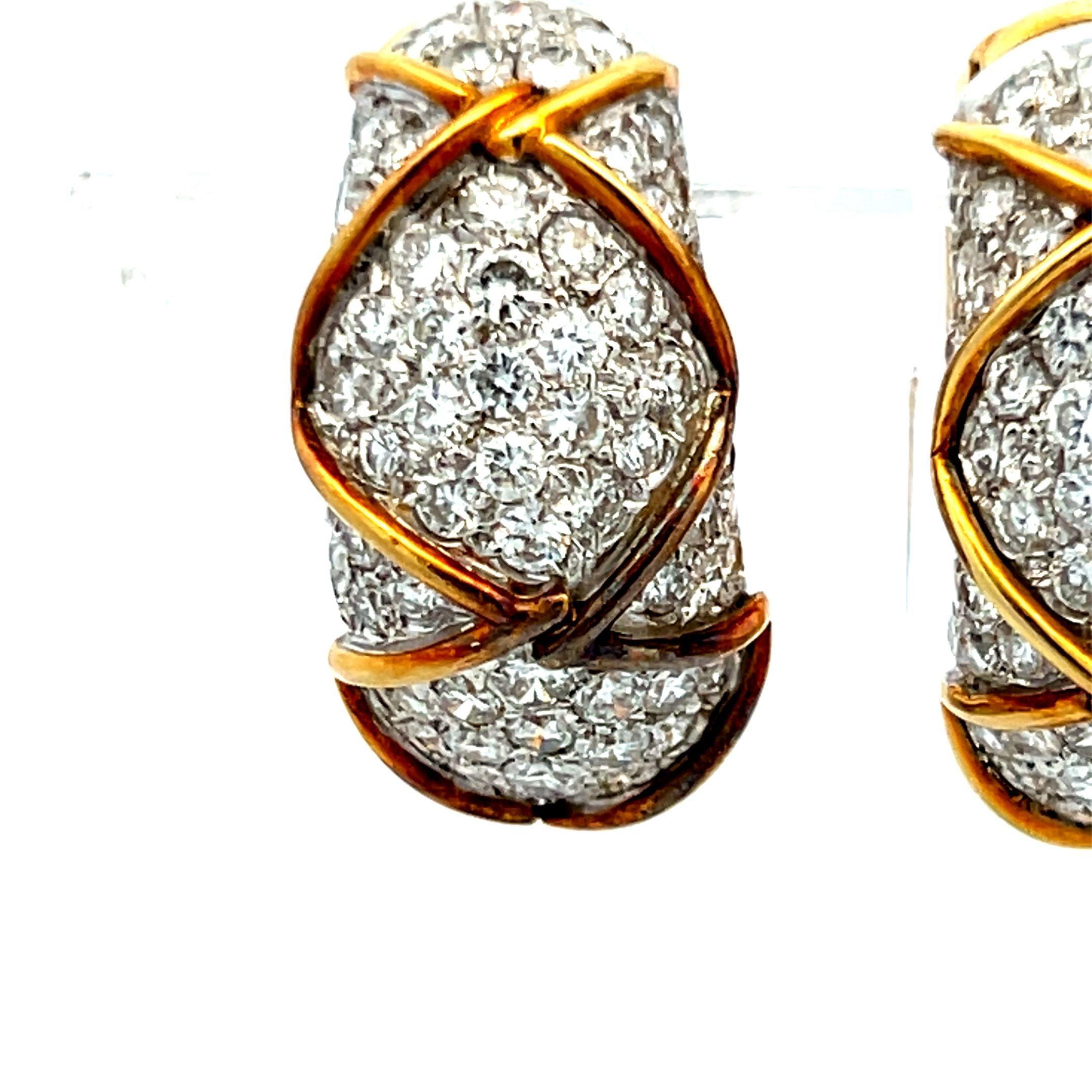 Boucles d'oreilles Huggie en or jaune 18 carats 7.00 carats diamant rond brillant G VS2 Pour femmes en vente