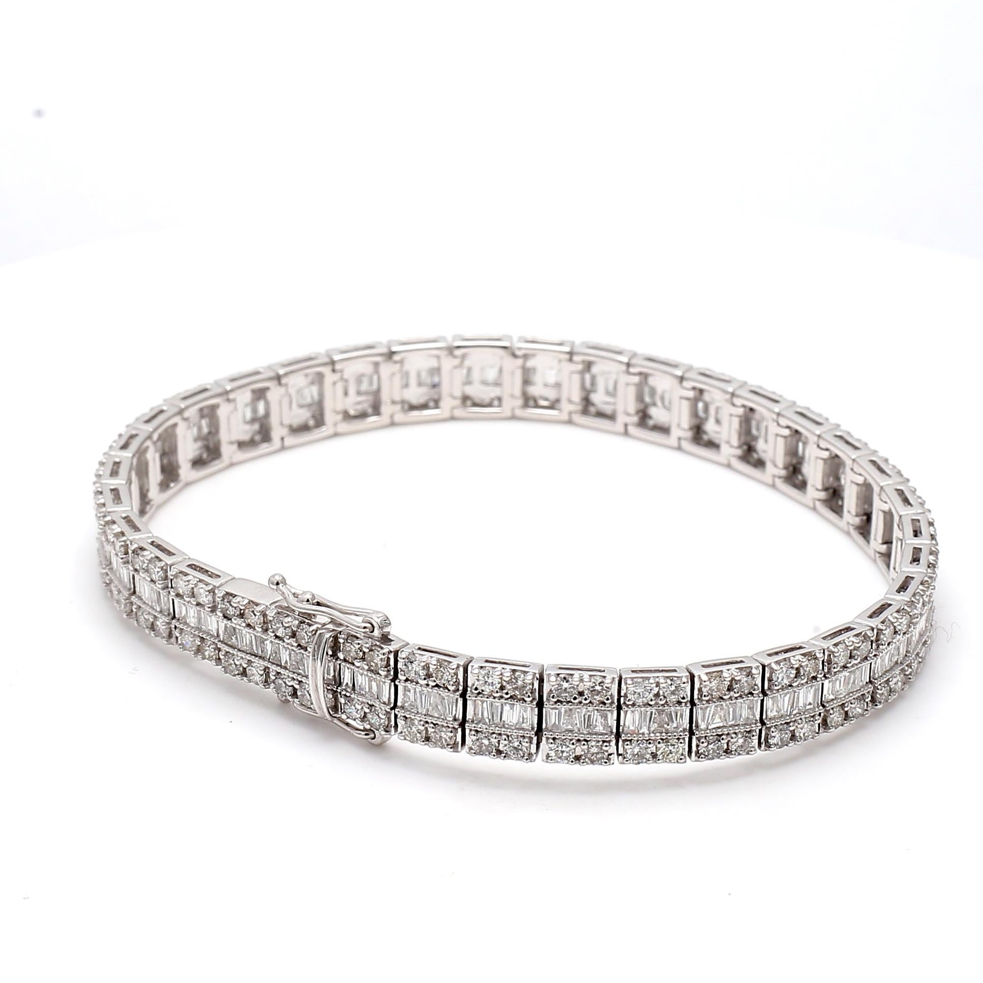 7,00 carati di diamante tondo brillante J VS2 in oro bianco 14 carati Bracciale da Tennis In condizioni buone in vendita a New York, NY
