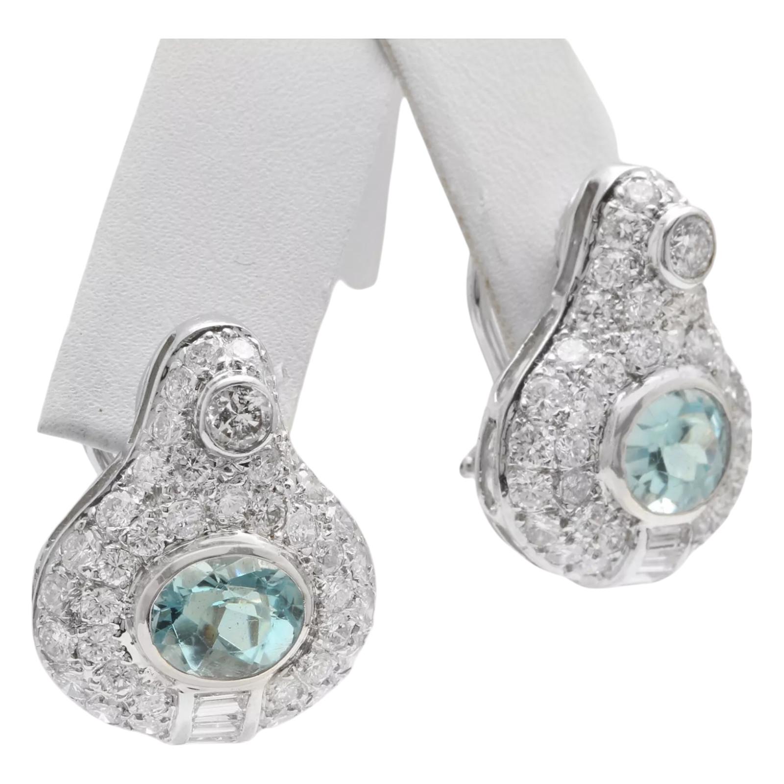 Pendientes de oro blanco macizo de 18 quilates con aguamarina natural y diamantes de 7,00 quilates

¡Una pieza de aspecto asombroso! 

Valor de sustitución sugerido $9.000,00 

Peso total de diamantes blancos naturales talla redonda y baguette: