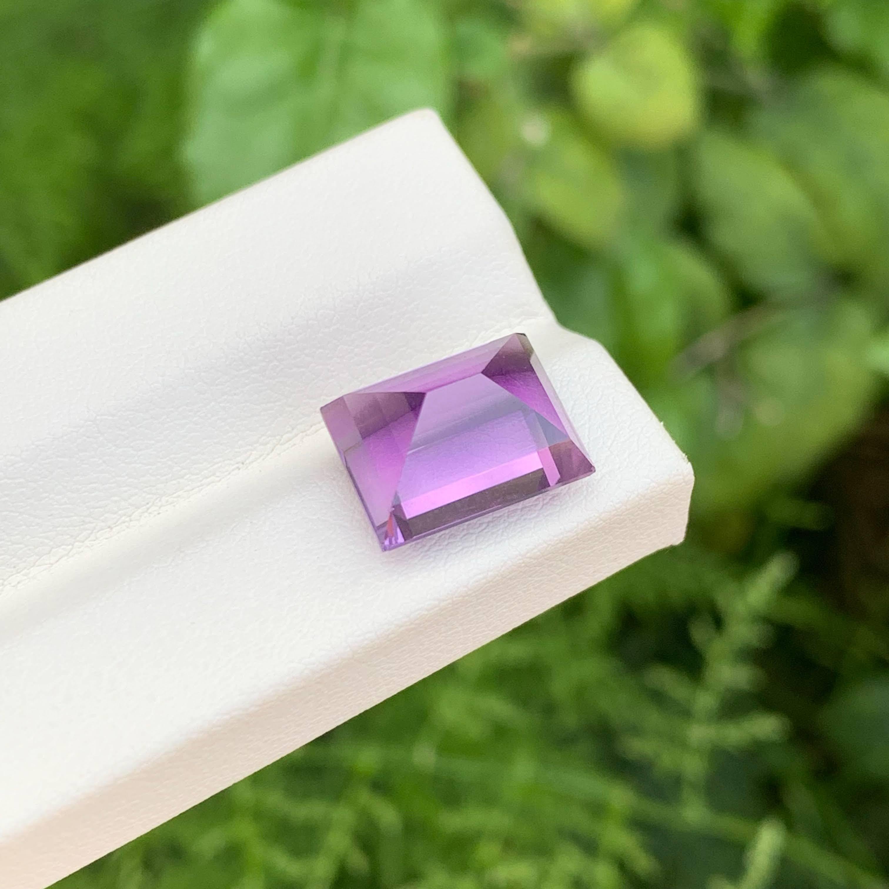 Modern 7.00 carats Purple Amethyst Stone Baguette Cut Natural Brazilian Gemstone For Sale