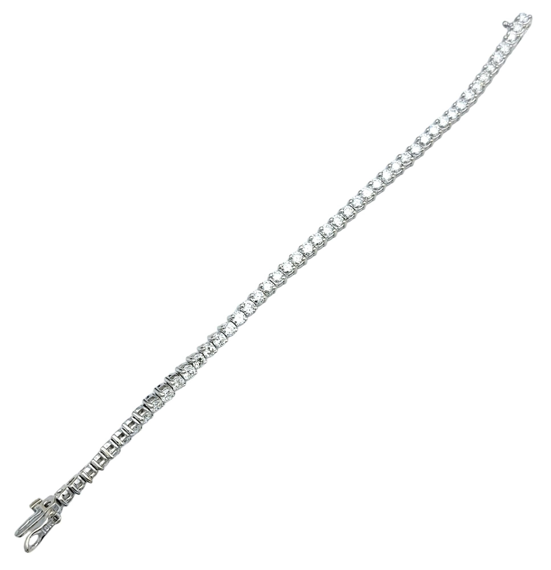Taille ronde Bracelet tennis en or blanc 18 carats avec diamants brillants ronds de 7,00 carats au total en vente