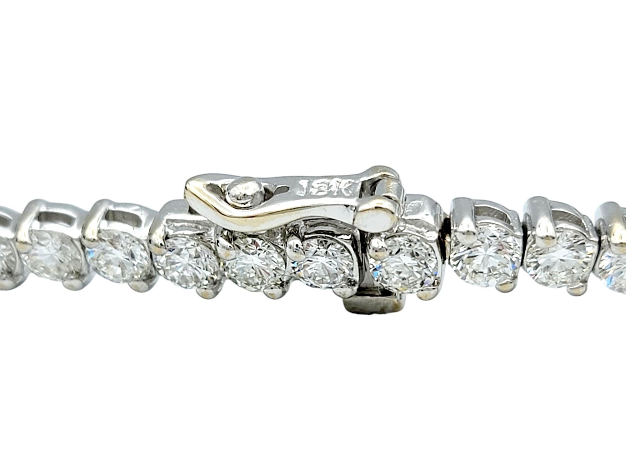 Bracelet tennis en or blanc 18 carats avec diamants brillants ronds de 7,00 carats au total Pour femmes en vente