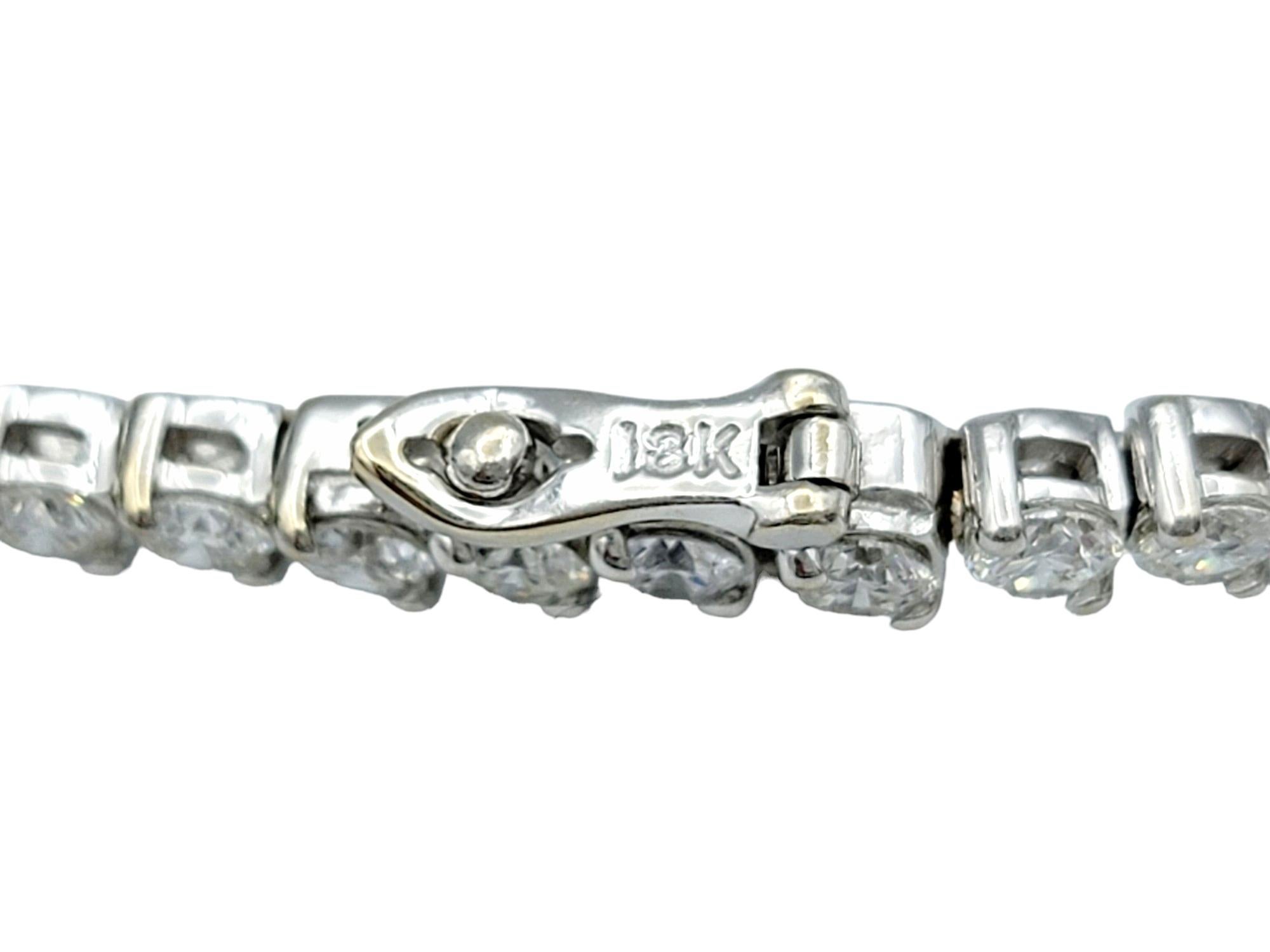 Bracelet tennis en or blanc 18 carats avec diamants brillants ronds de 7,00 carats au total en vente 1