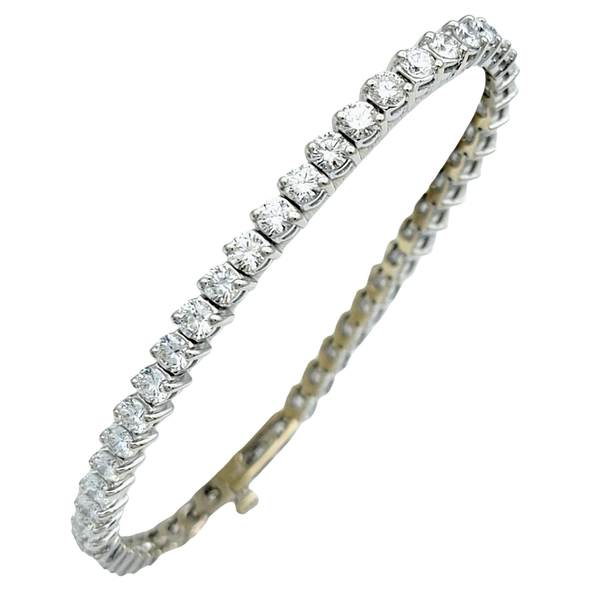 Bracelet tennis en or blanc 18 carats avec diamants brillants ronds de 7,00 carats au total en vente