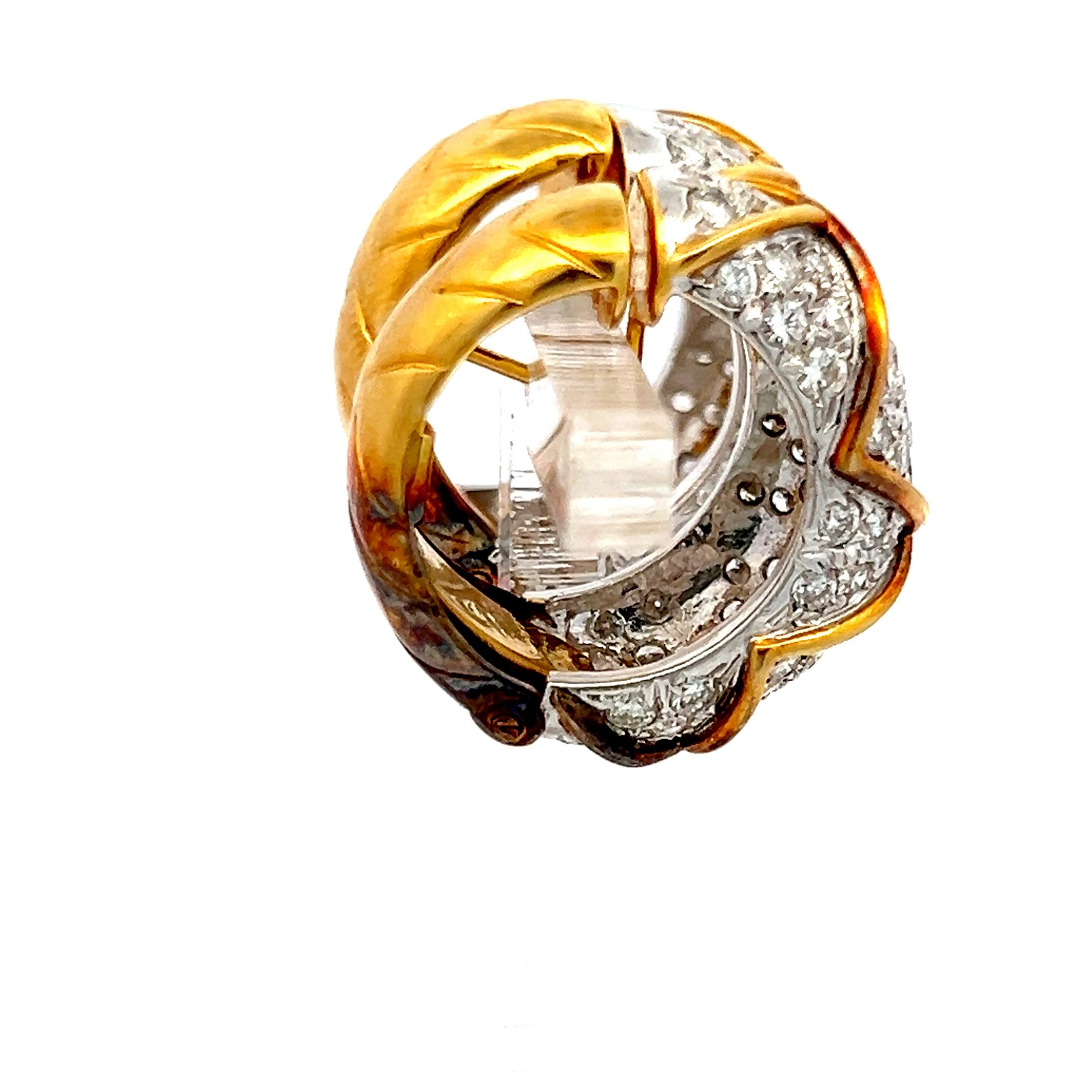 7.00ct G VS2 Diamant Pavé Huggie Ohrringe in 18K Gelbgold (Vintage By) Damen im Angebot