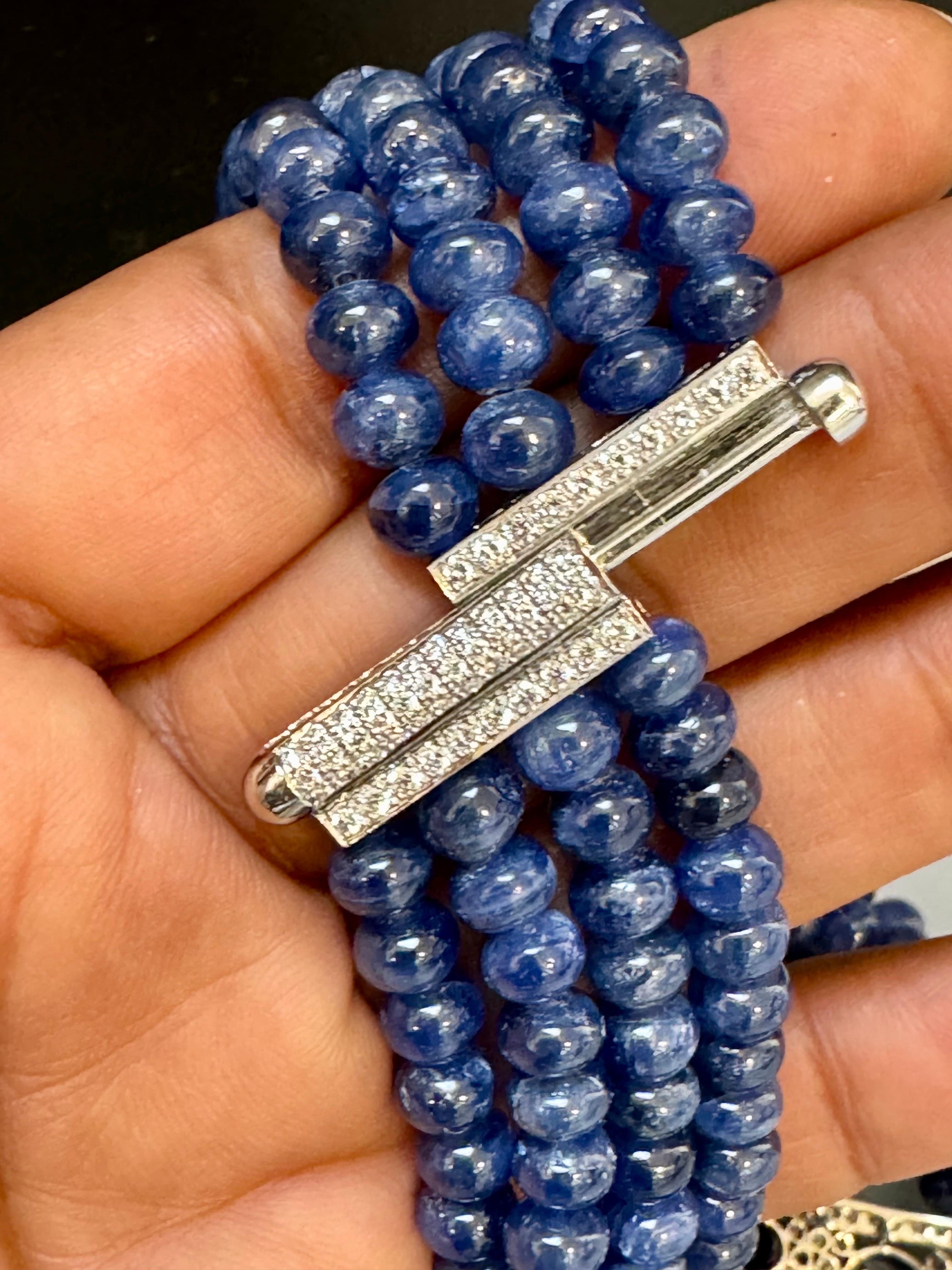 700Ct Sapphire Bead Necklace with cabochon & Diamond Center & Diamond Spacer 18K In Excellent Condition For Sale In New York, NY