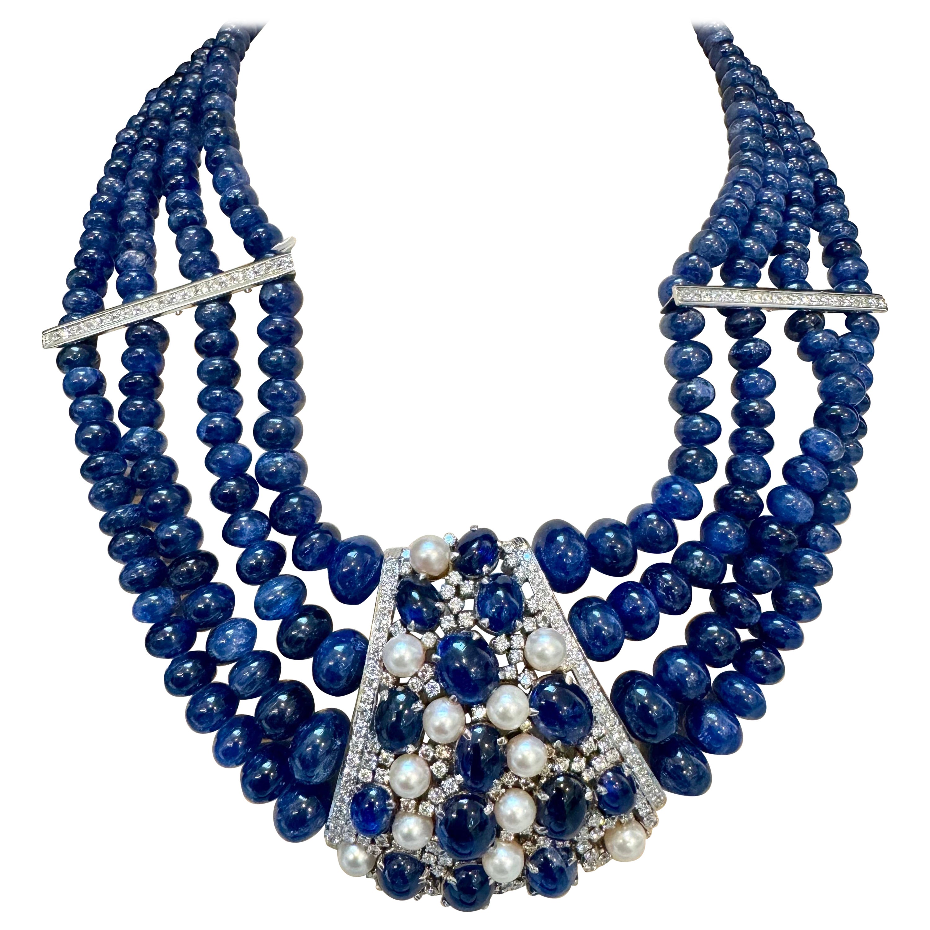 Collana di zaffiri da 700 carati con cabochon e diamante centrale e distanziatore di diamanti 18 carati