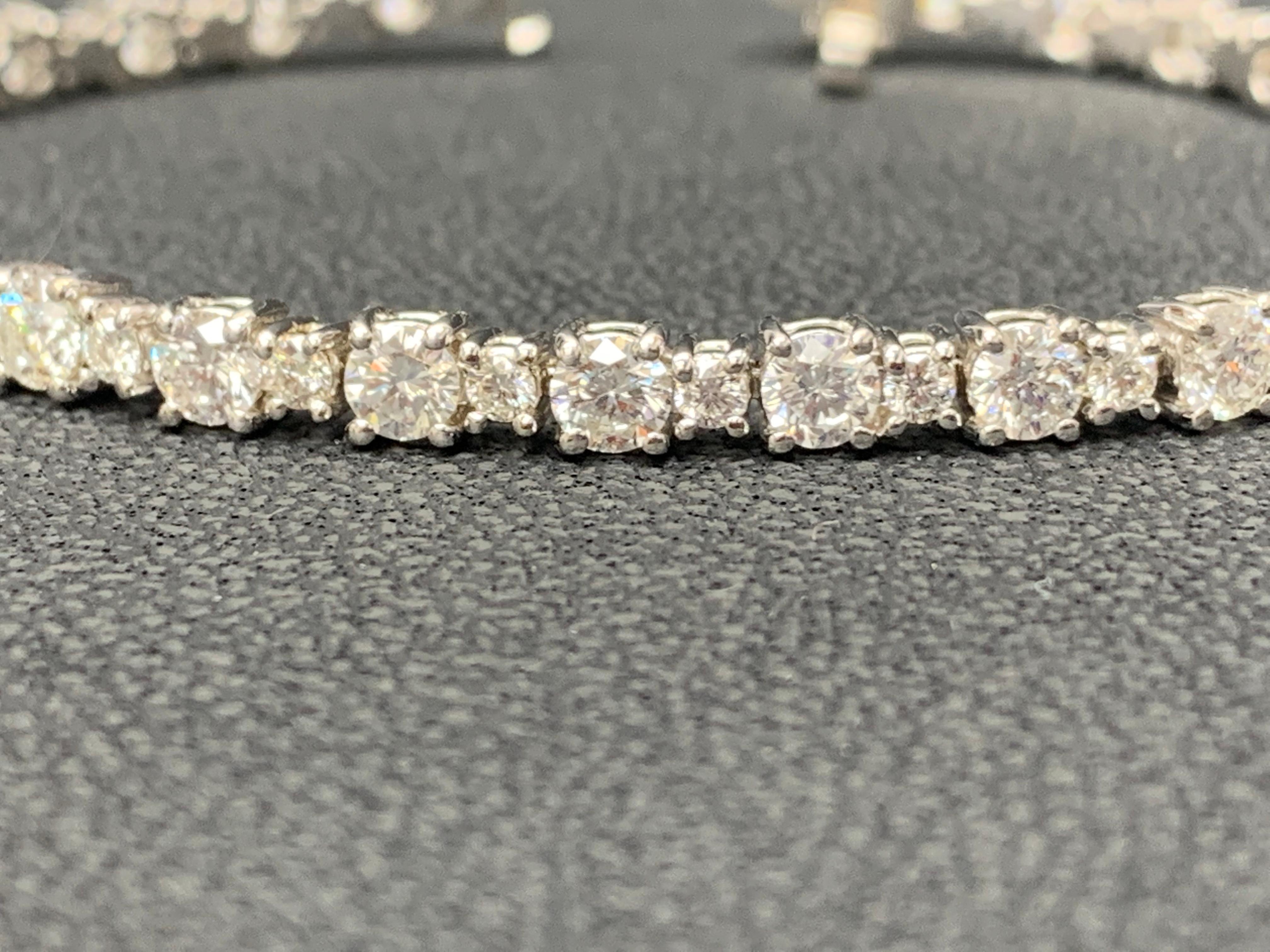 Bracelet tennis en or blanc 14 carats avec diamants taille brillant de 7,01 carats en vente 5