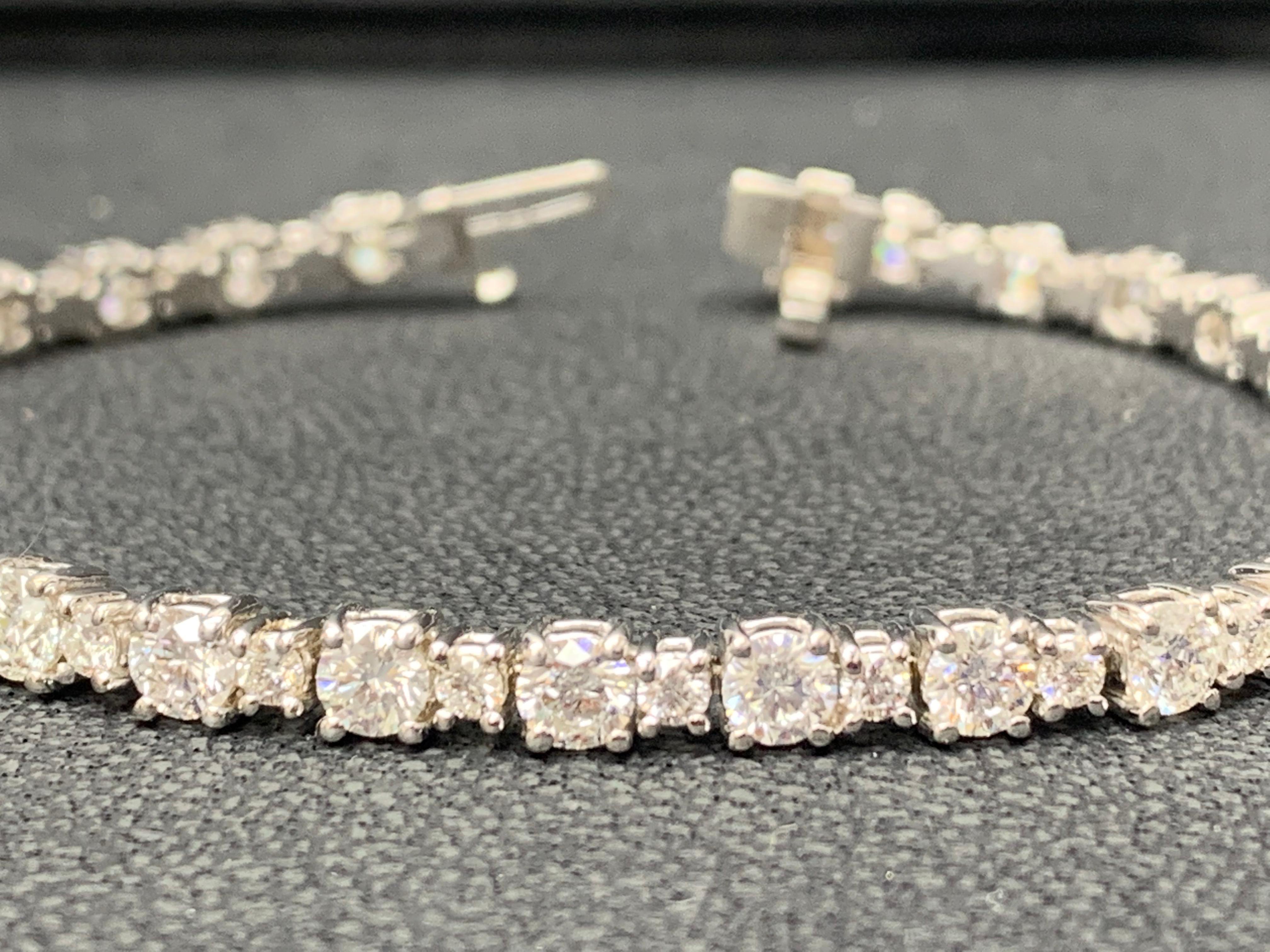 Bracelet tennis en or blanc 14 carats avec diamants taille brillant de 7,01 carats en vente 6
