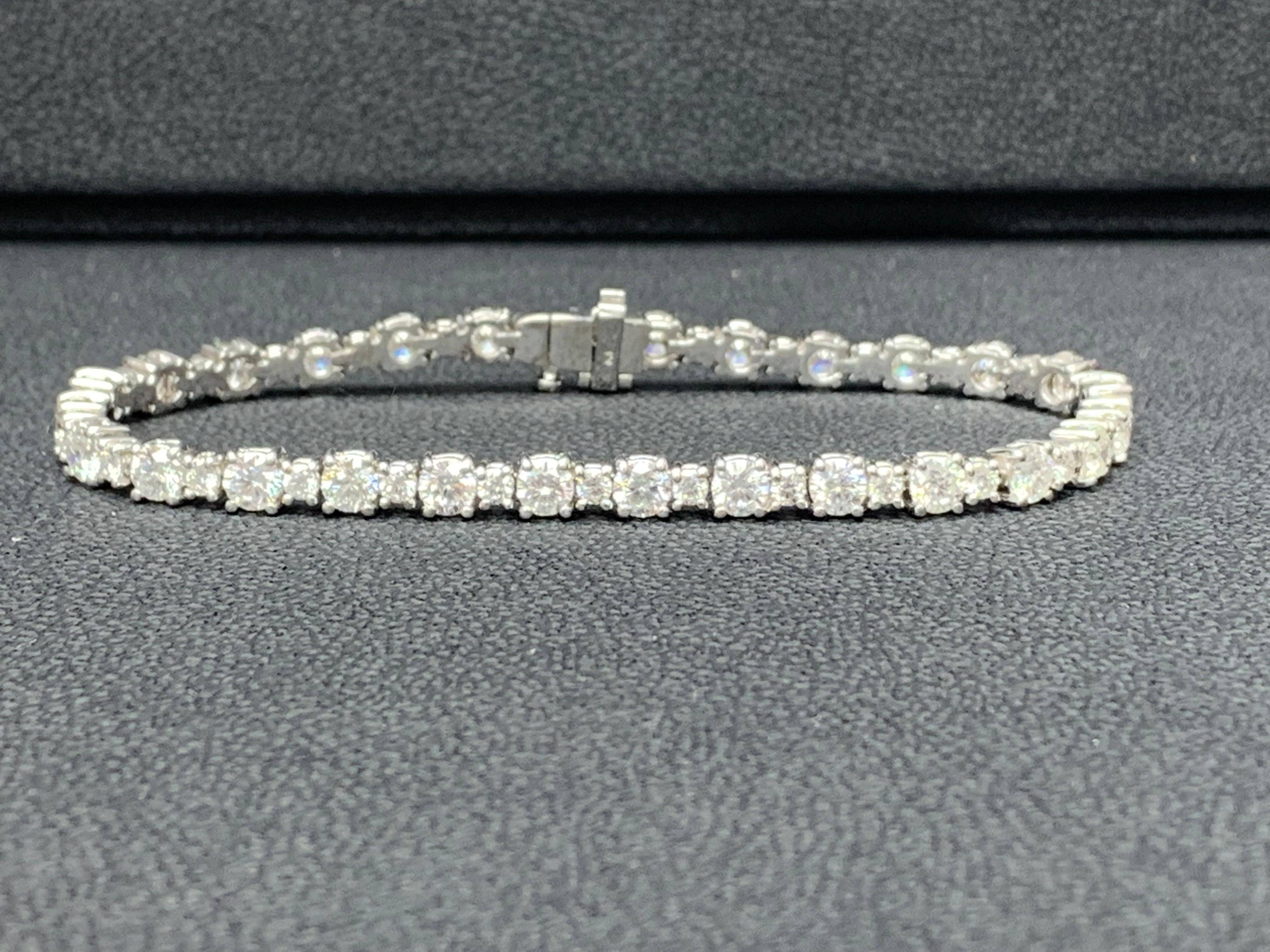 Bracelet tennis en or blanc 14 carats avec diamants taille brillant de 7,01 carats en vente 3